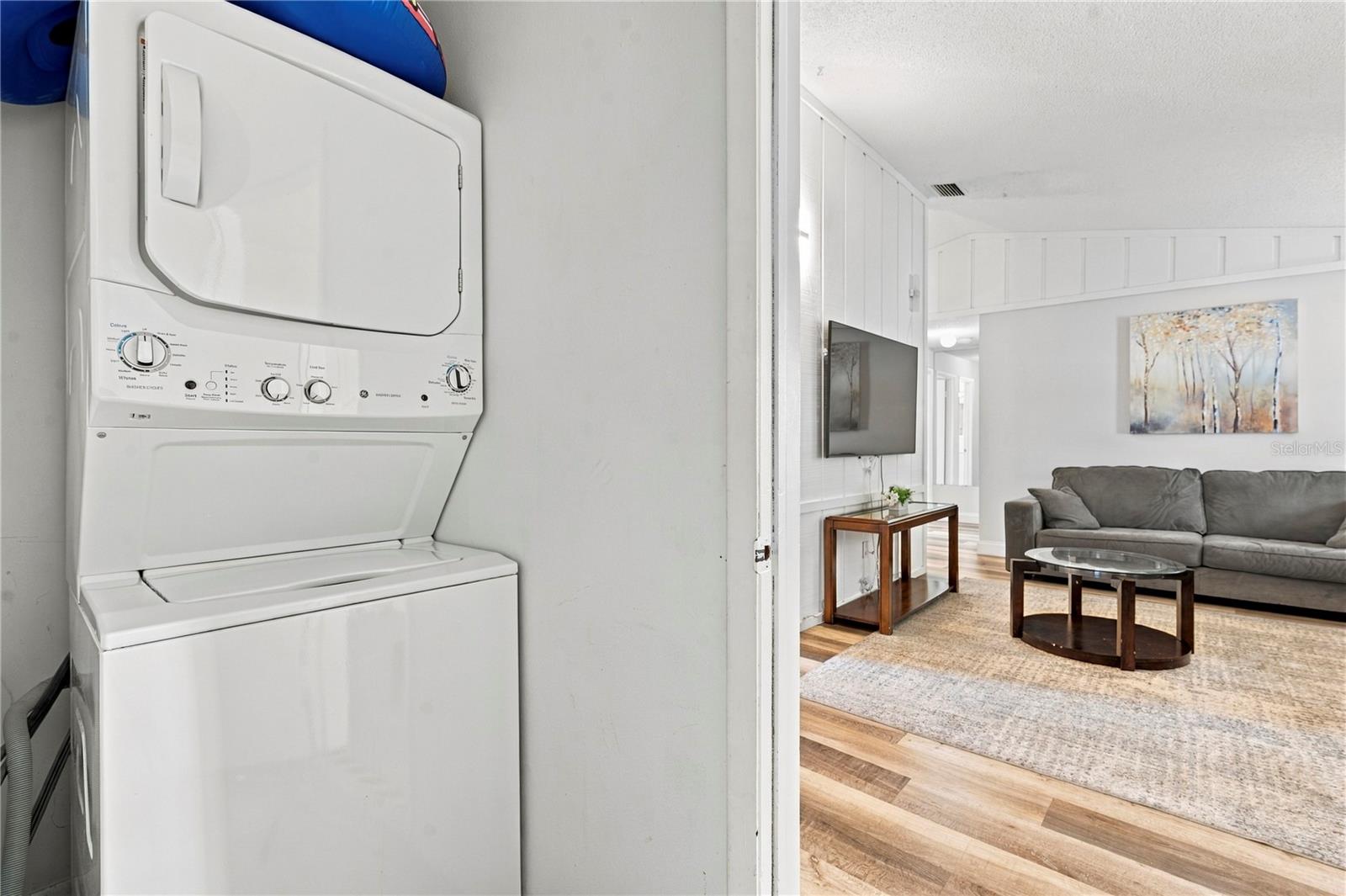200 TWIN LAKE DR — photo 13