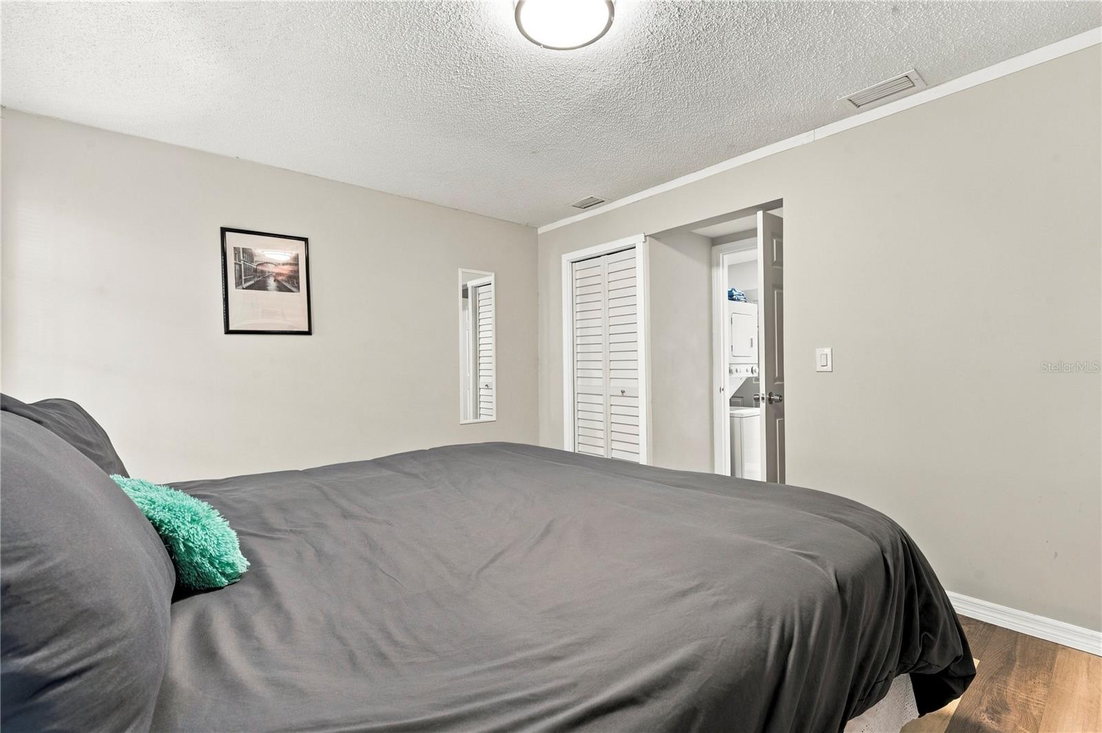 200 TWIN LAKE DR — photo 9