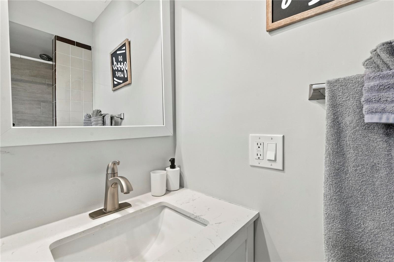 200 TWIN LAKE DR — photo 7