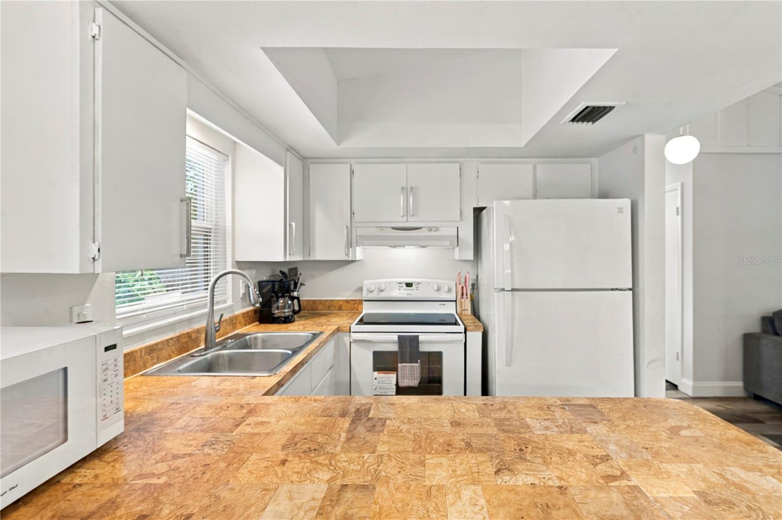 200 TWIN LAKE DR — photo 28
