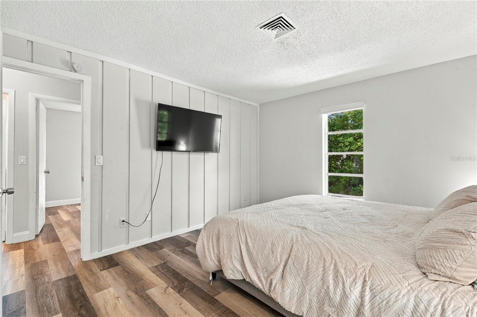 200 TWIN LAKE DR — photo 14