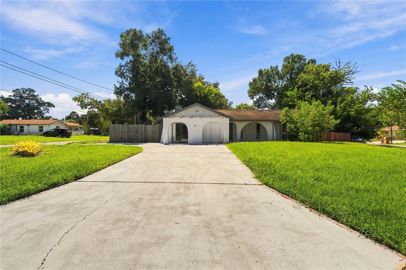 200 TWIN LAKE DR — photo 2