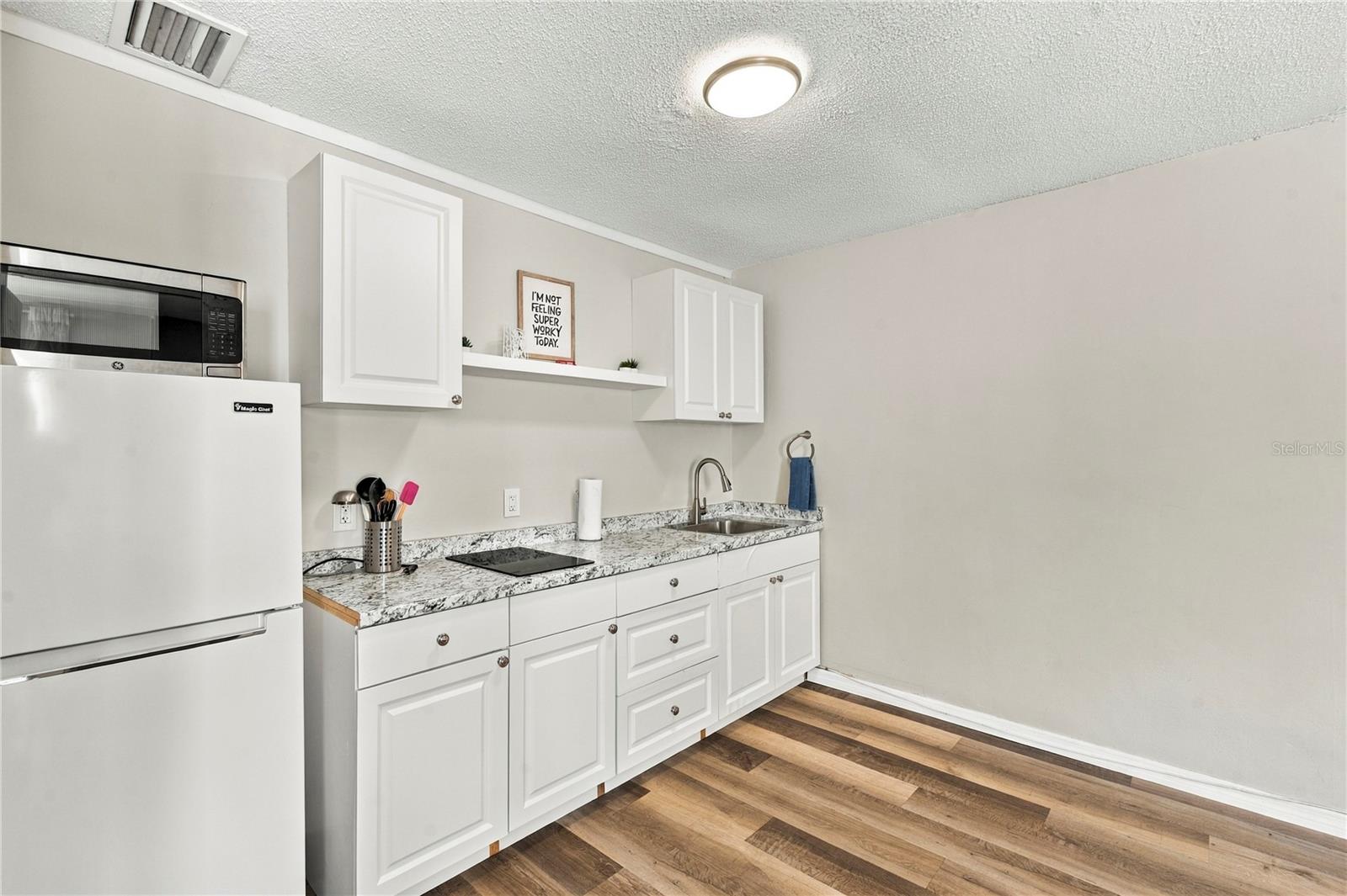 200 TWIN LAKE DR — photo 39