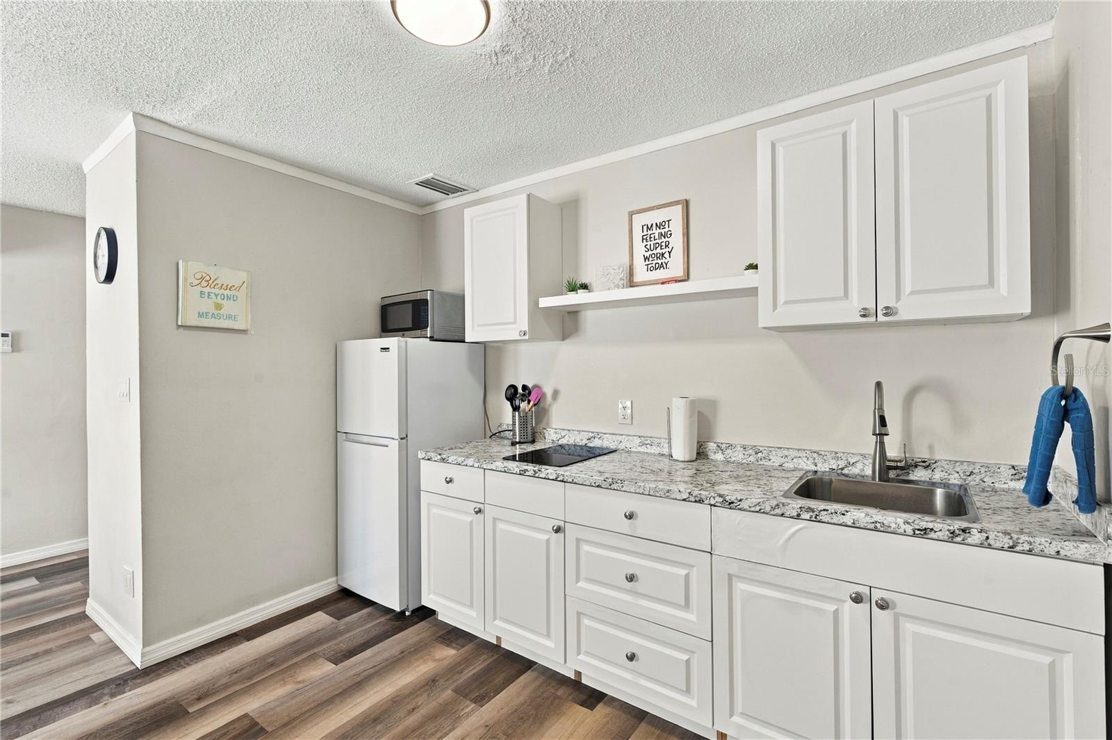 200 TWIN LAKE DR — photo 38