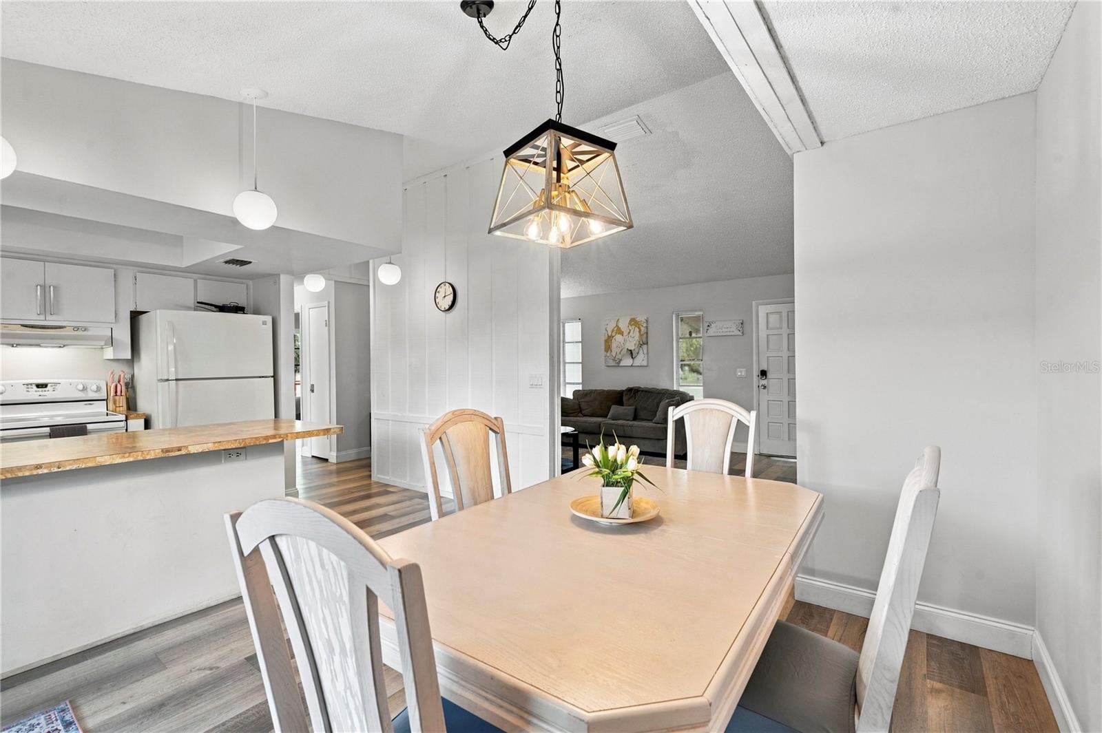 200 TWIN LAKE DR — photo 30