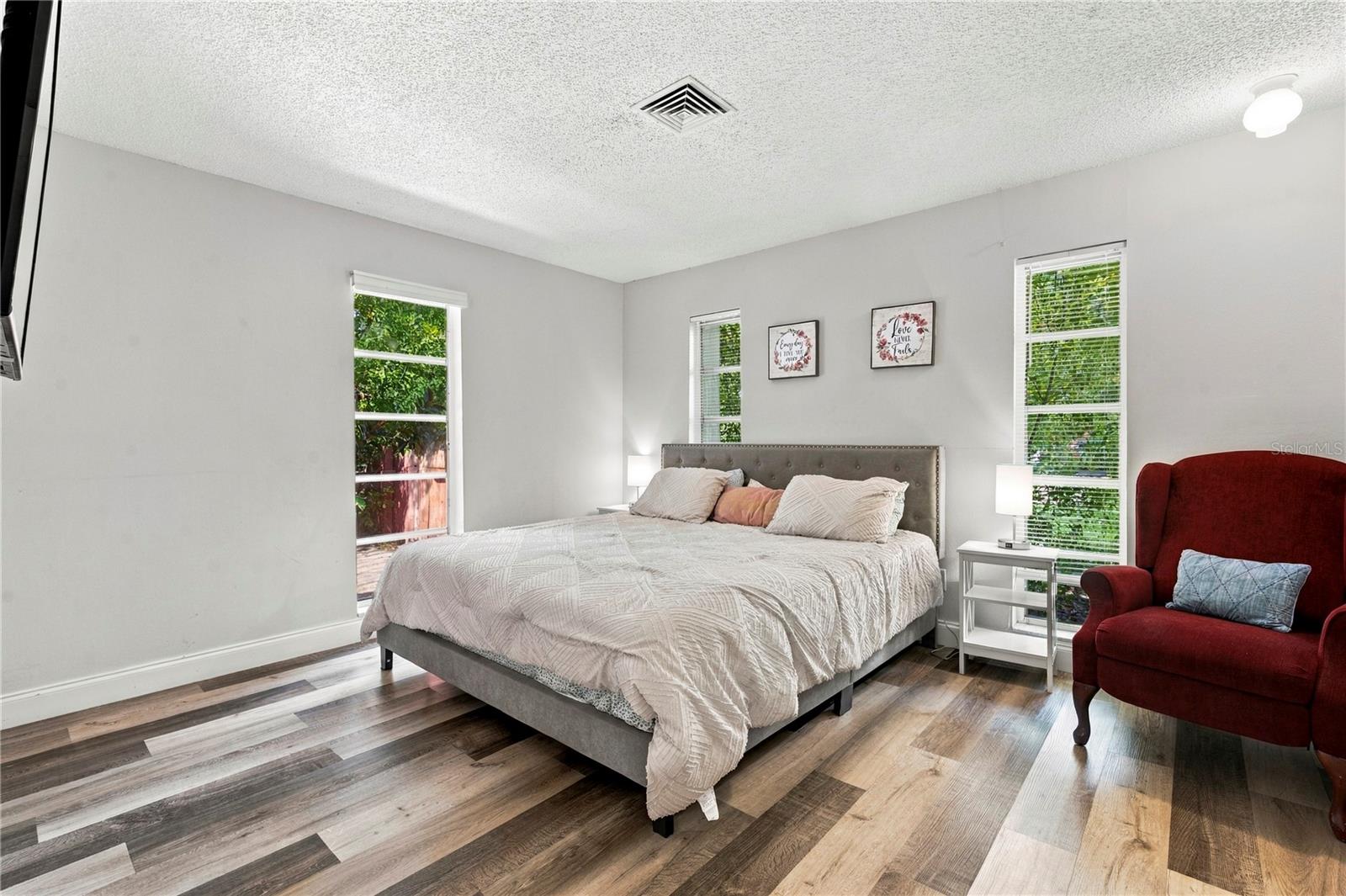 200 TWIN LAKE DR — photo 17