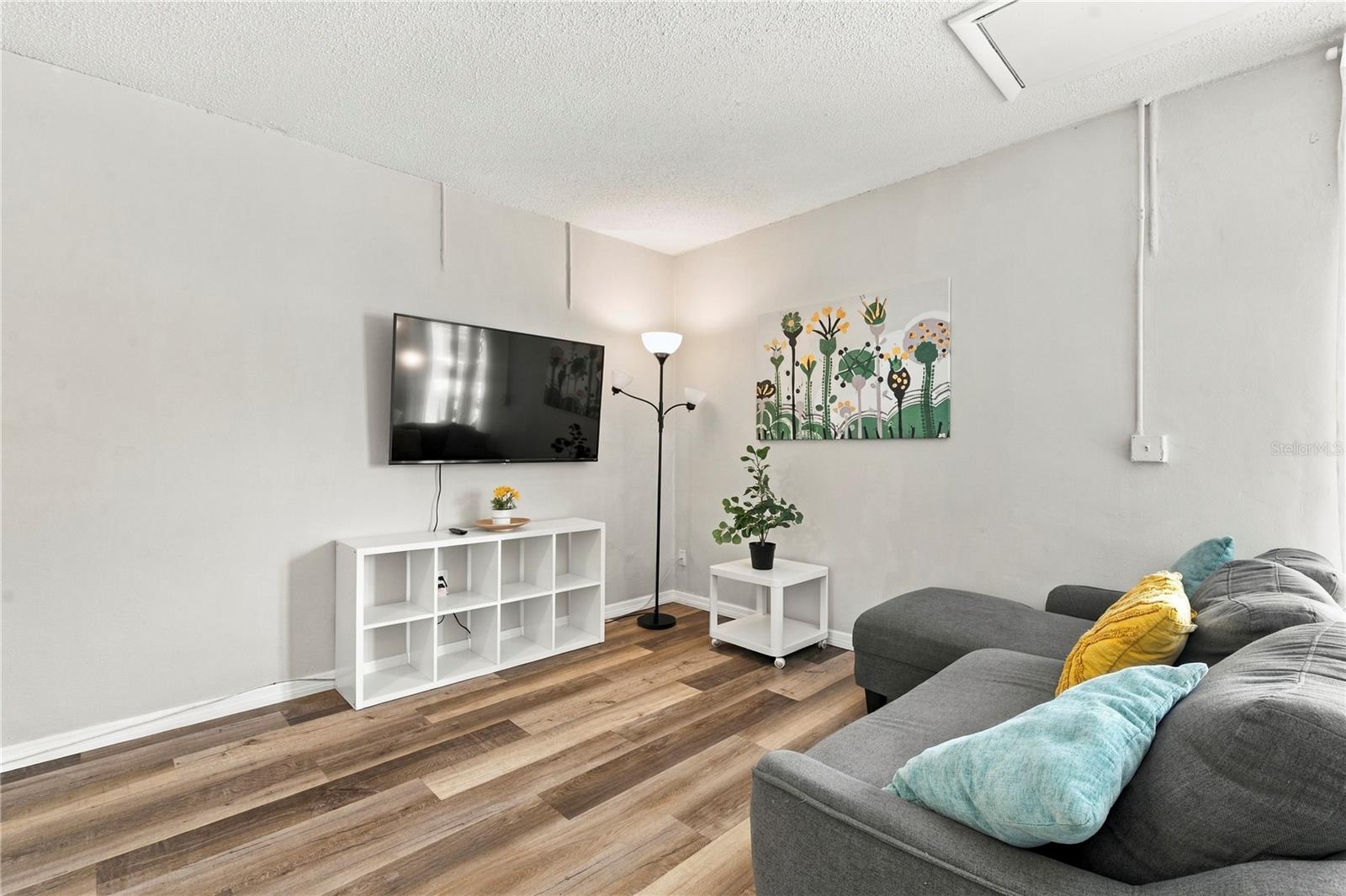 200 TWIN LAKE DR — photo 44