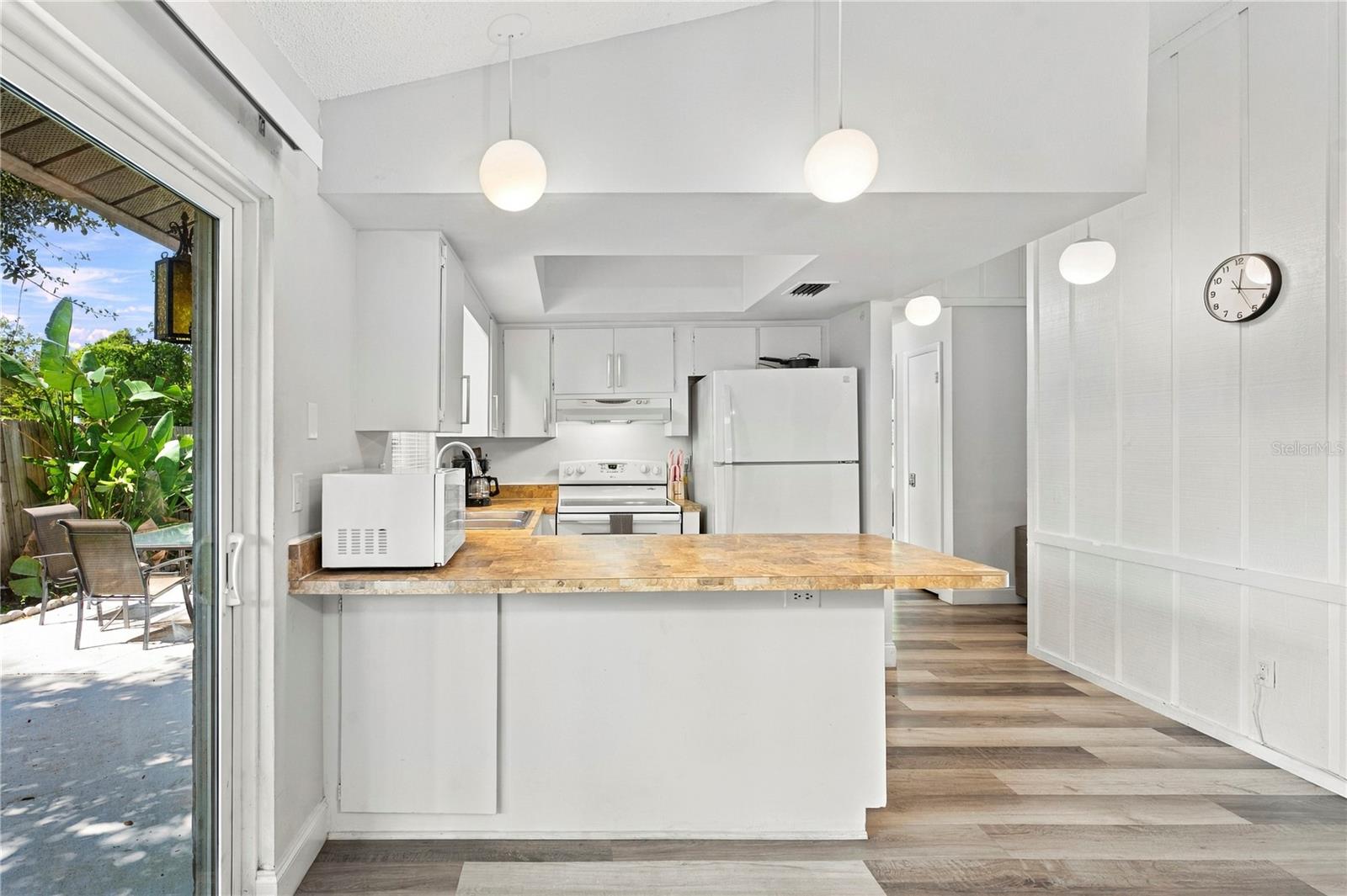 200 TWIN LAKE DR — photo 27