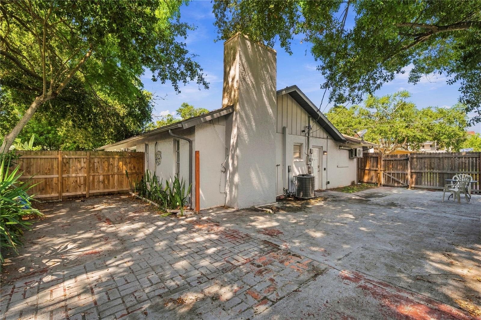 200 TWIN LAKE DR — photo 47