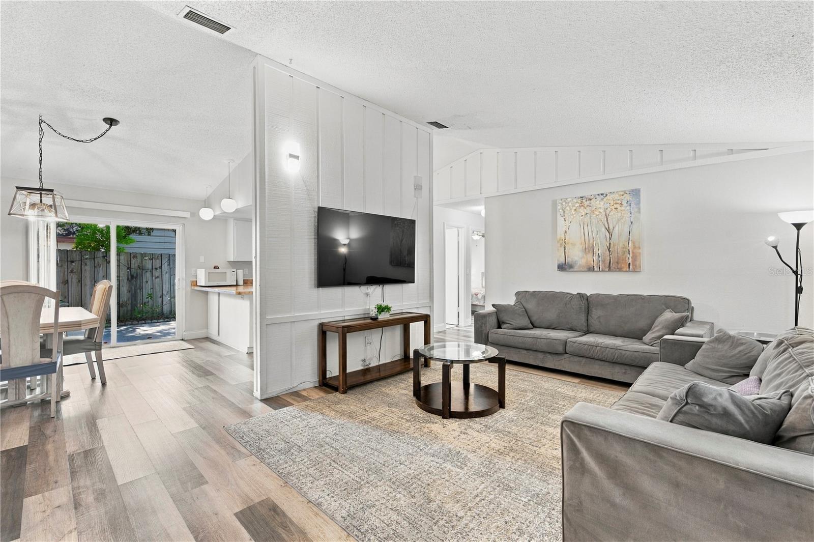 200 TWIN LAKE DR — photo 35