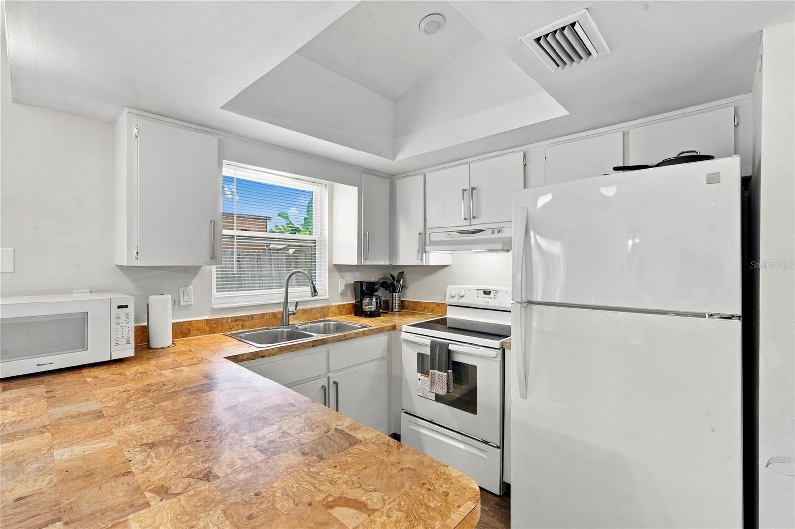 200 TWIN LAKE DR — photo 26