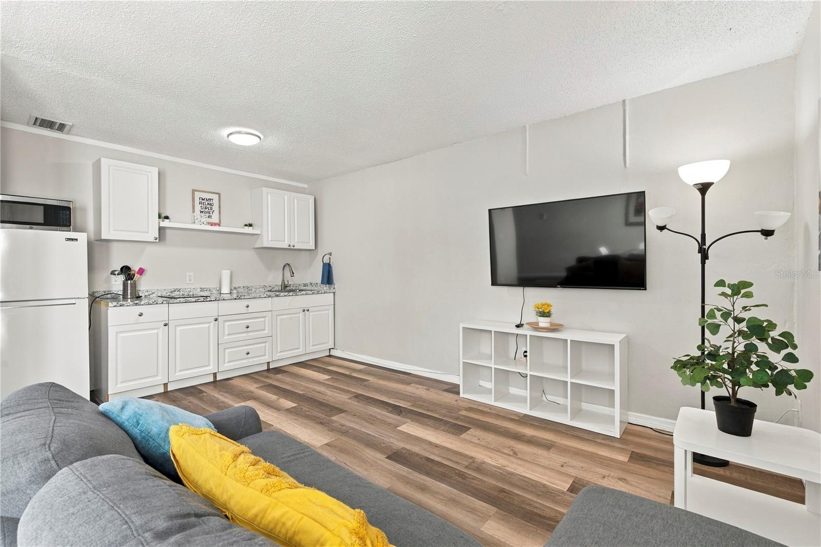 200 TWIN LAKE DR — photo 43