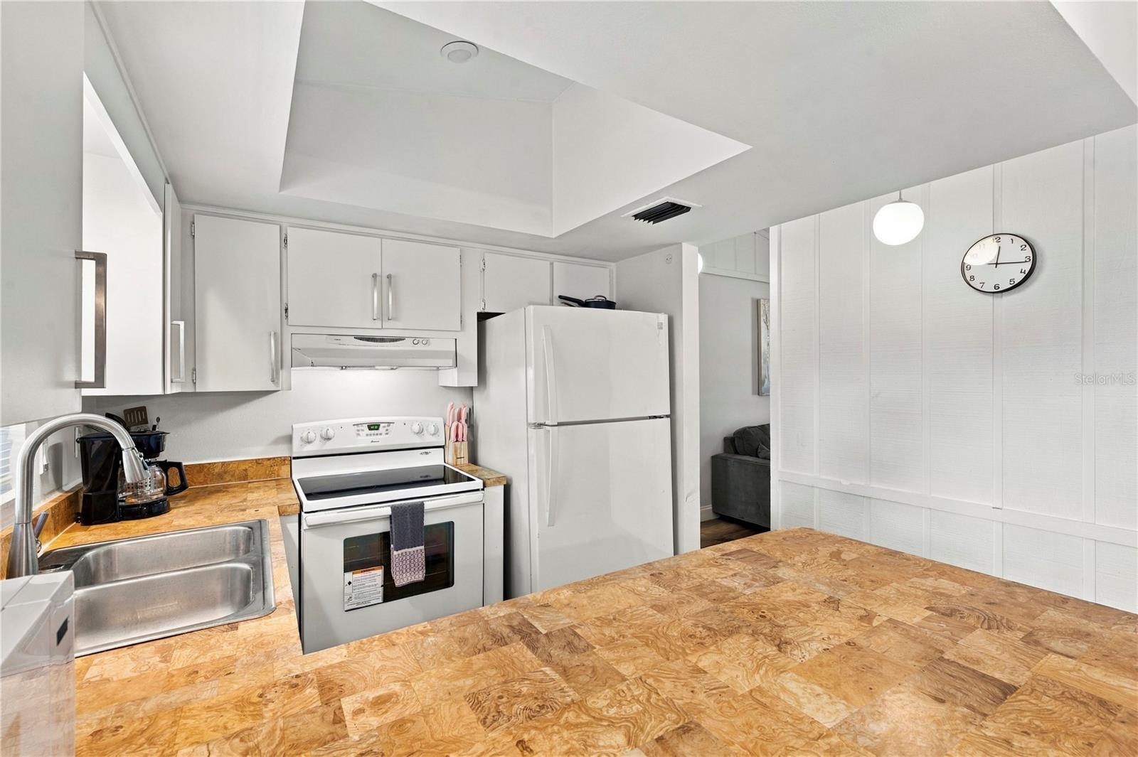 200 TWIN LAKE DR — photo 29
