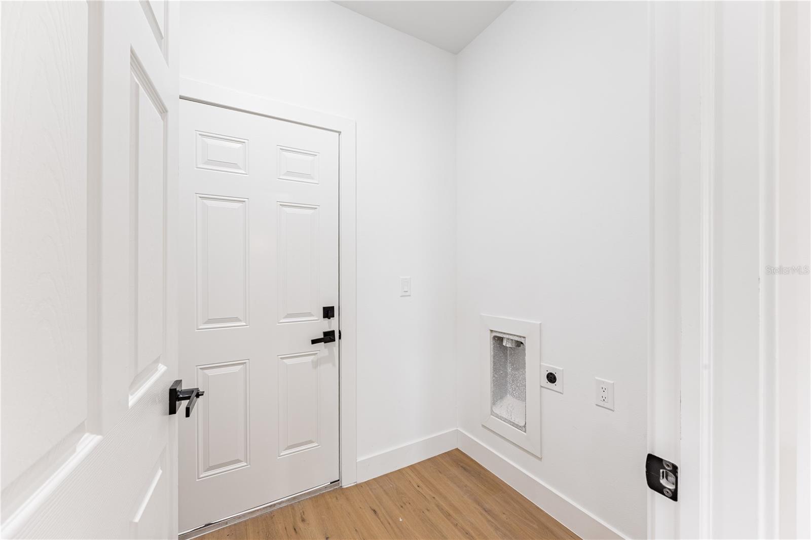 6262 SKYVIEW DR — photo 33
