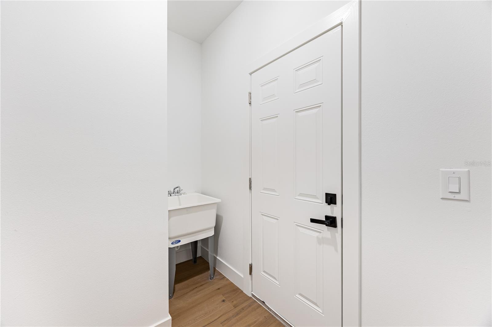 6262 SKYVIEW DR — photo 34