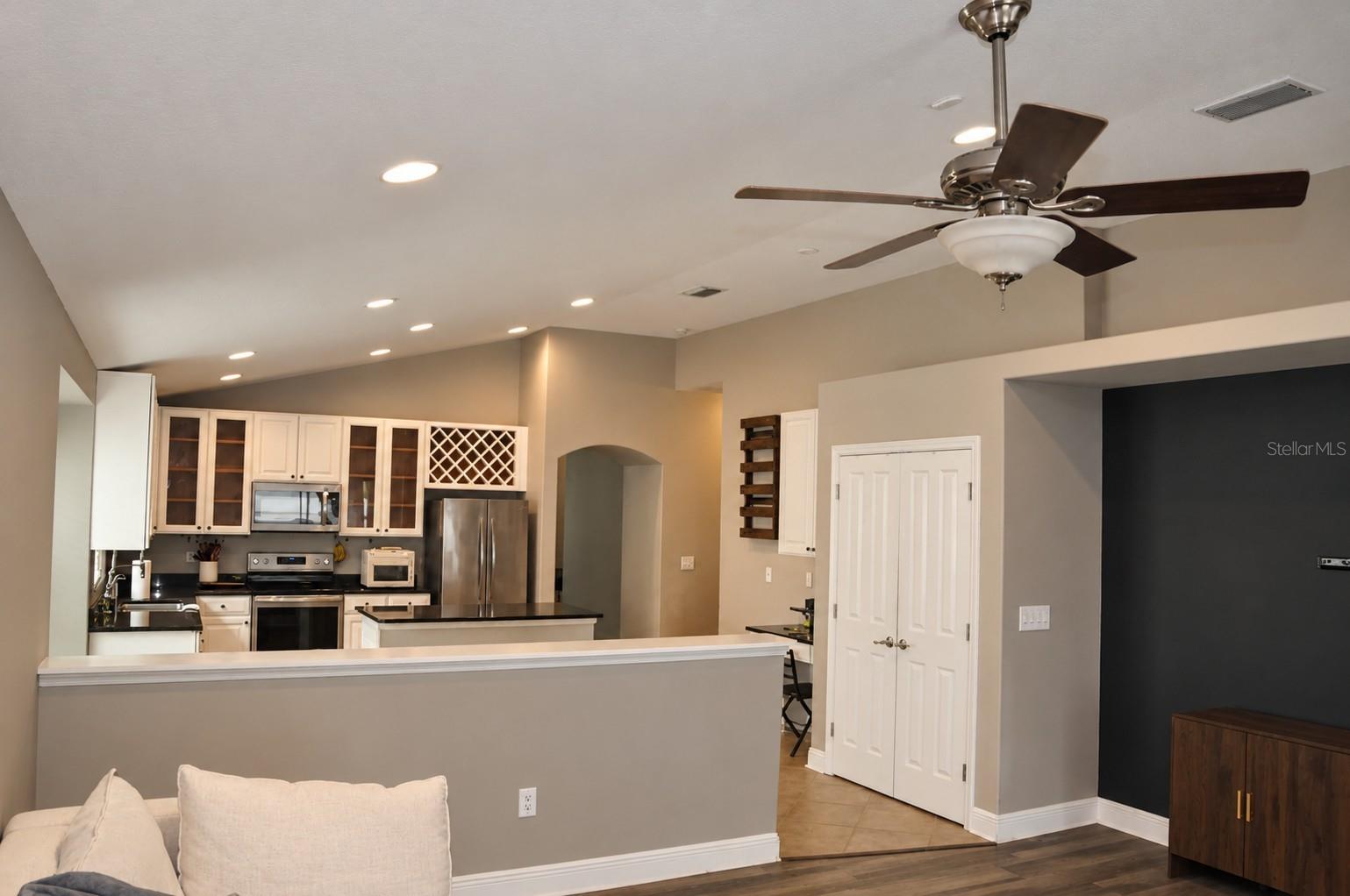 421 THICKET CREST RD — photo 9