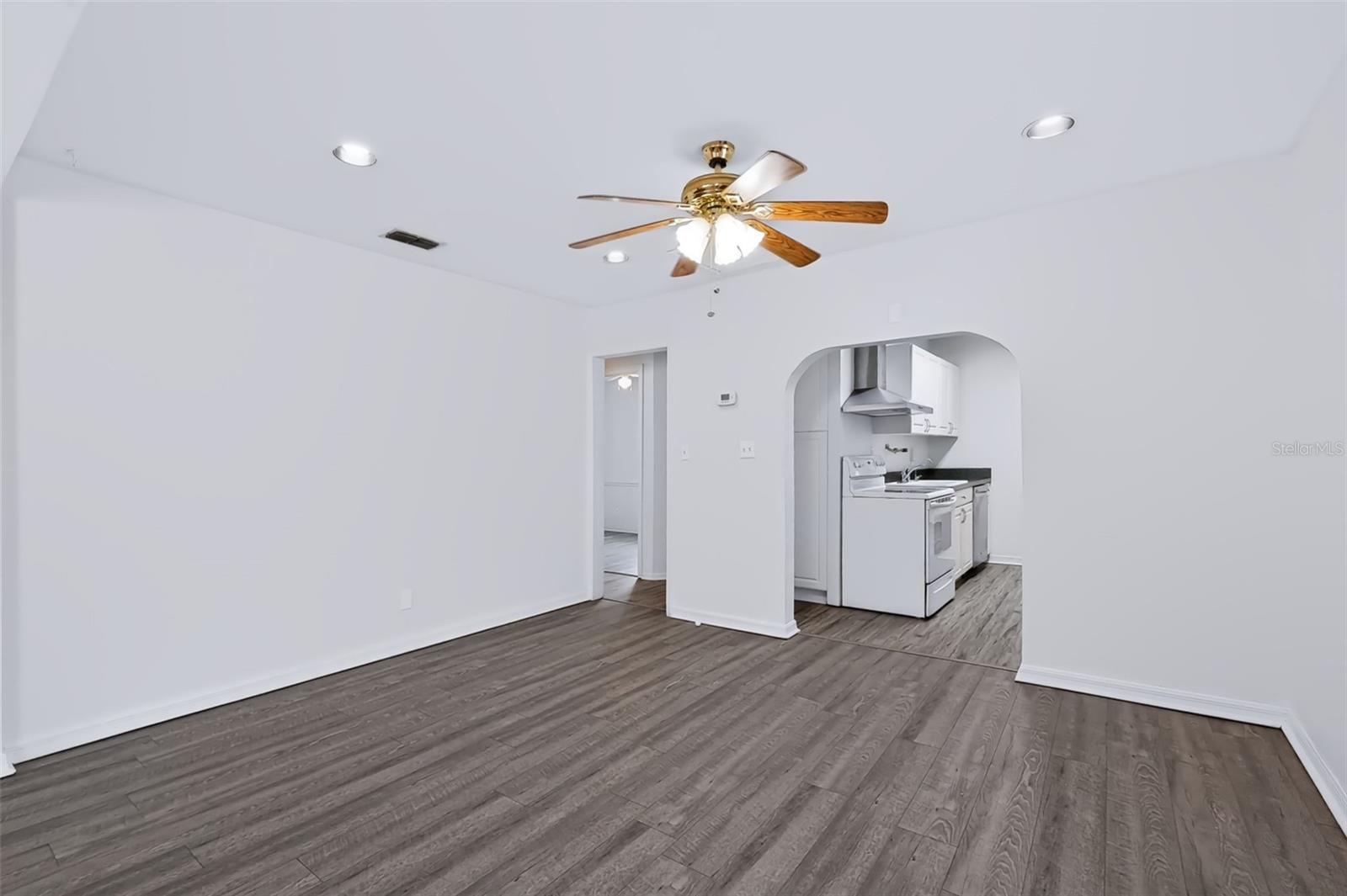 7606 ALVINA ST — photo 5