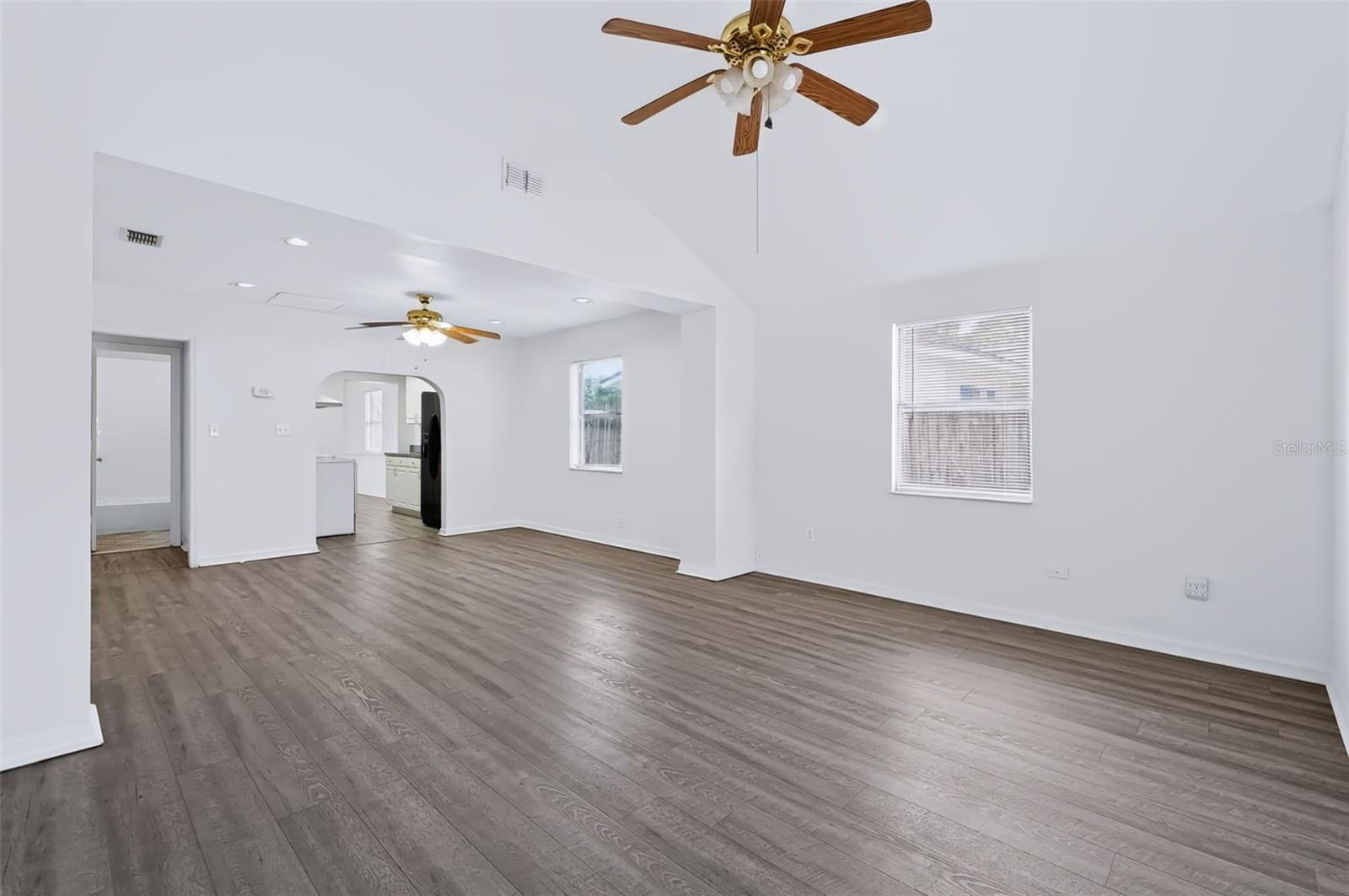 7606 ALVINA ST — photo 3