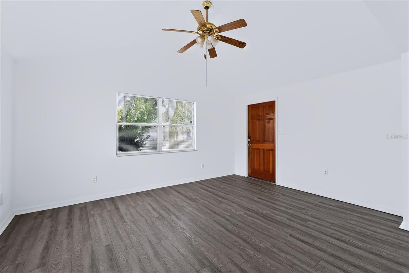 7606 ALVINA ST — photo 4
