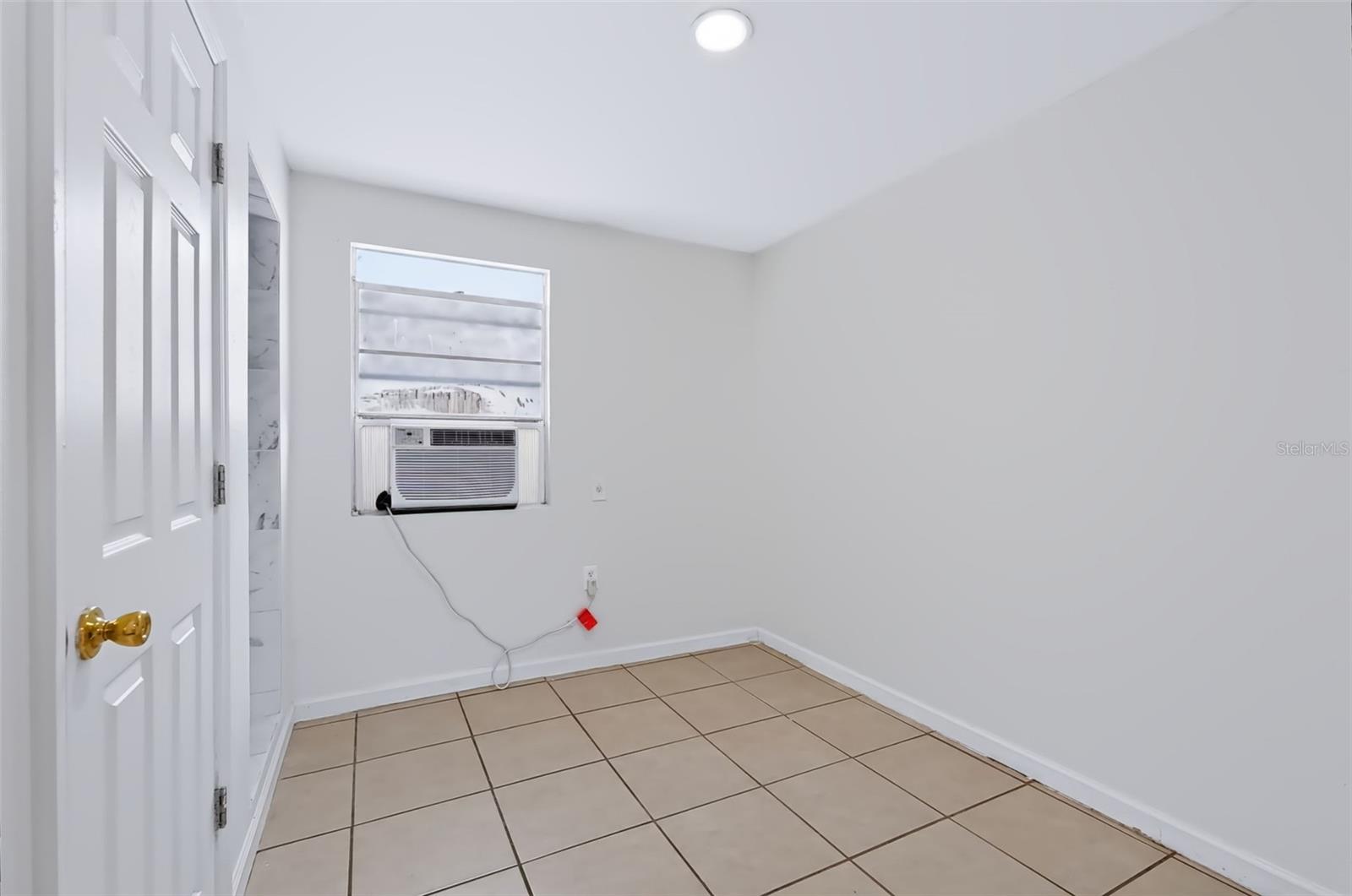7606 ALVINA ST — photo 32