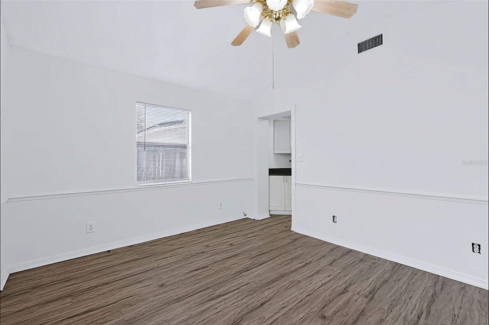 7606 ALVINA ST — photo 13