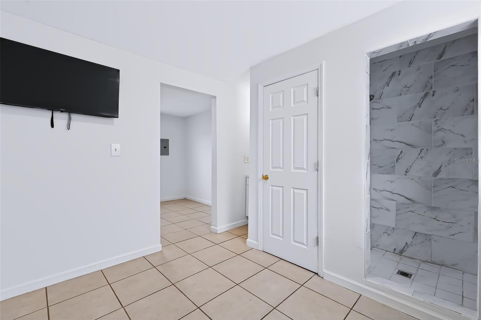 7606 ALVINA ST — photo 33