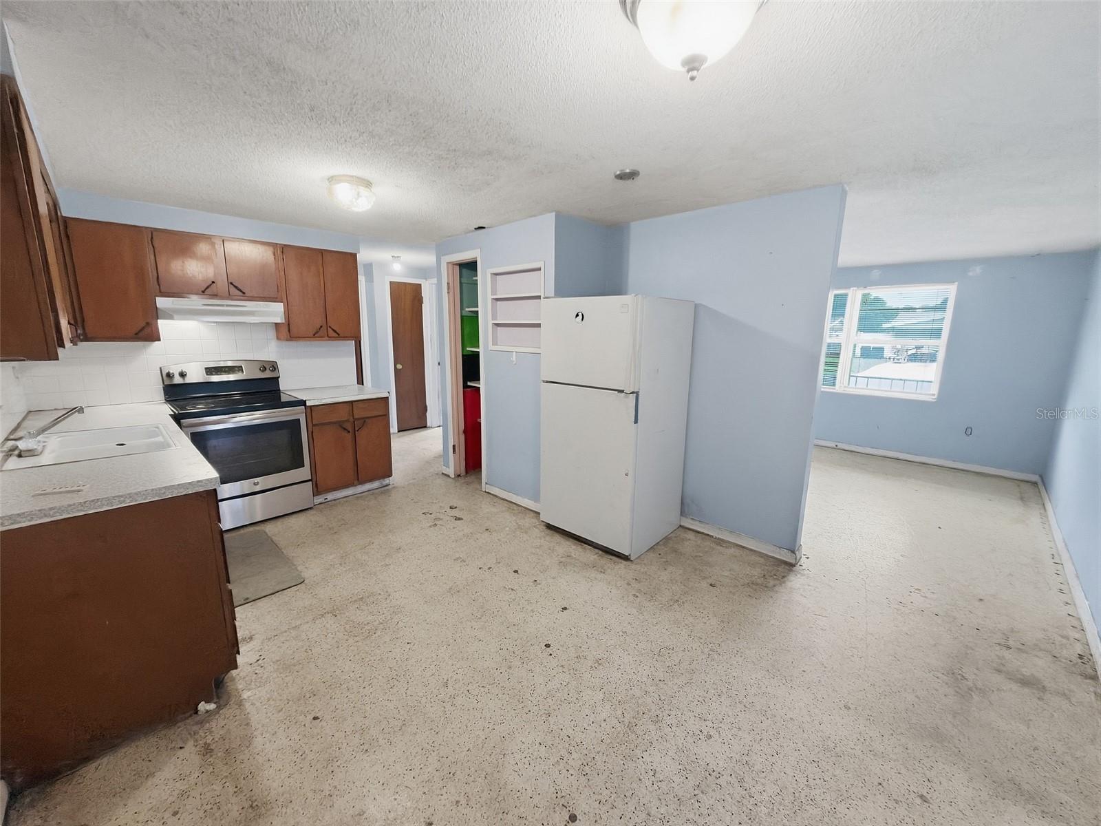 6818 CAROB DR — photo 7