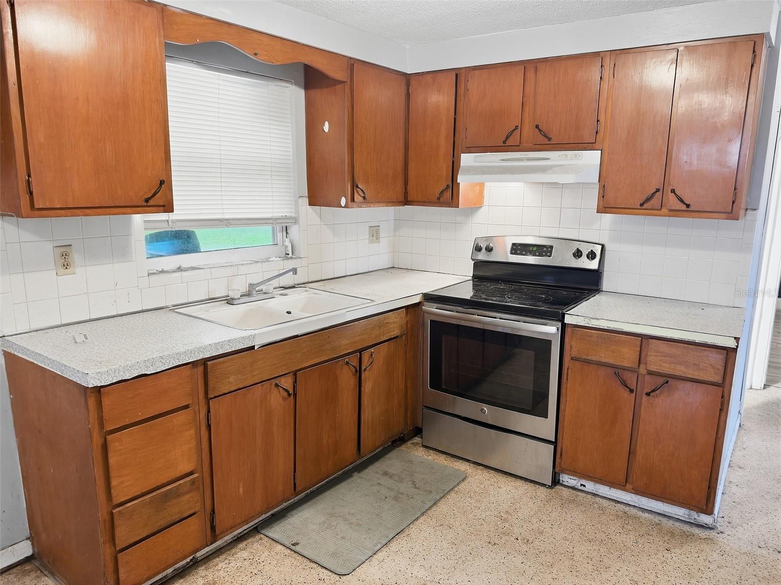 6818 CAROB DR — photo 8