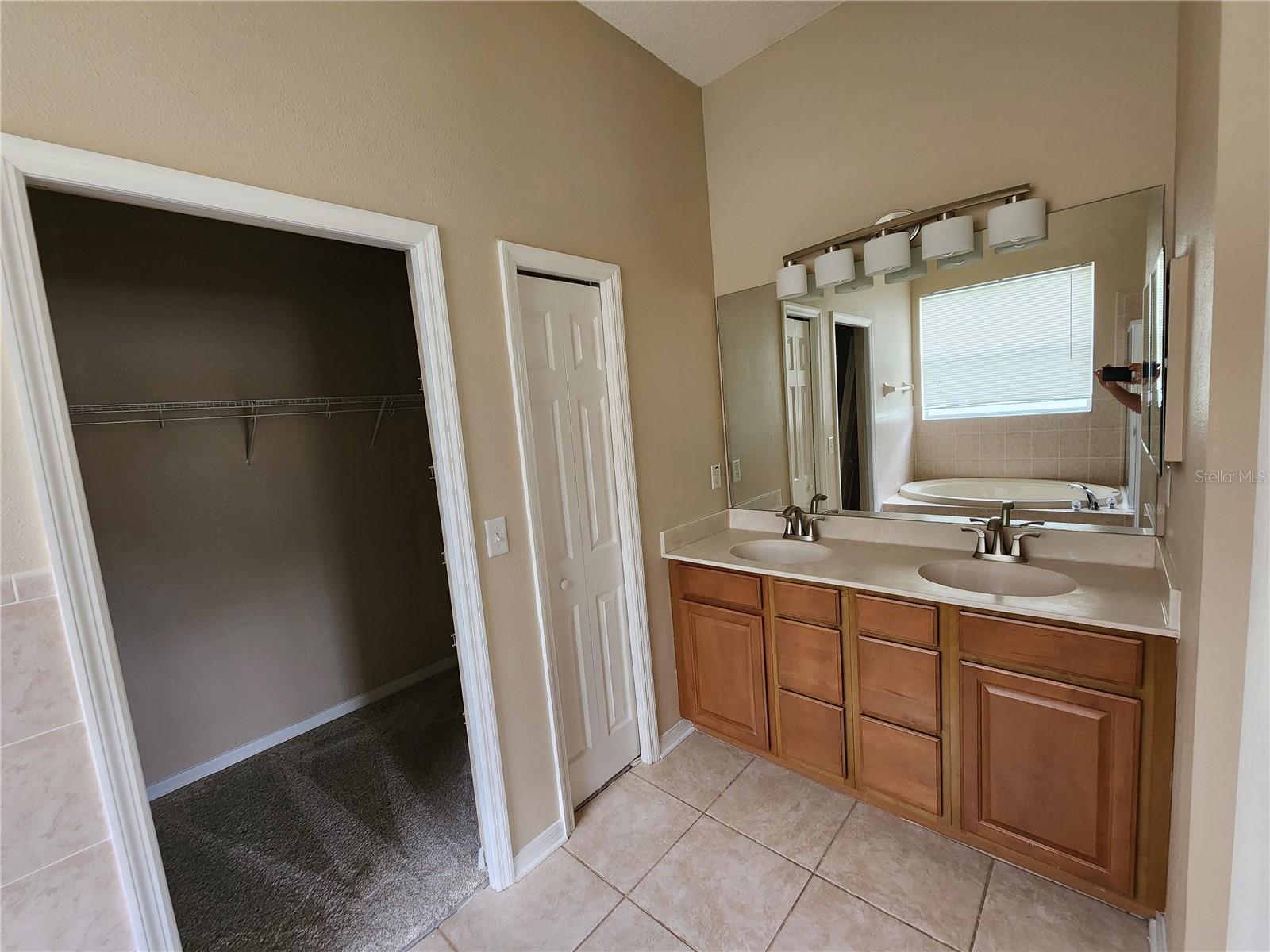 19205 MEADOW PINE DR — photo 9