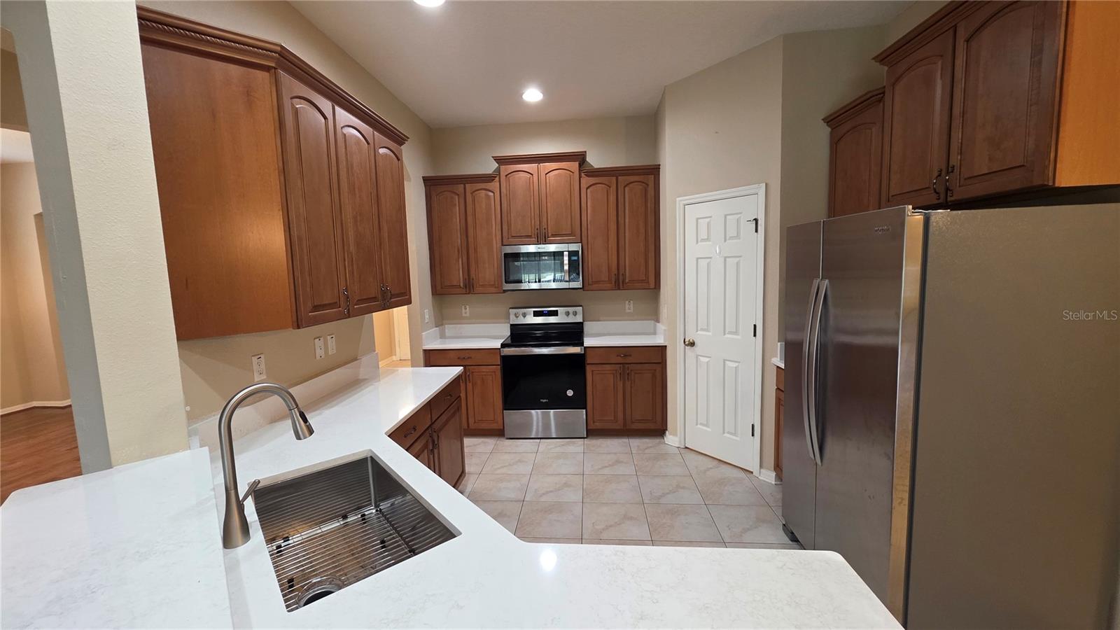 19205 MEADOW PINE DR — photo 3