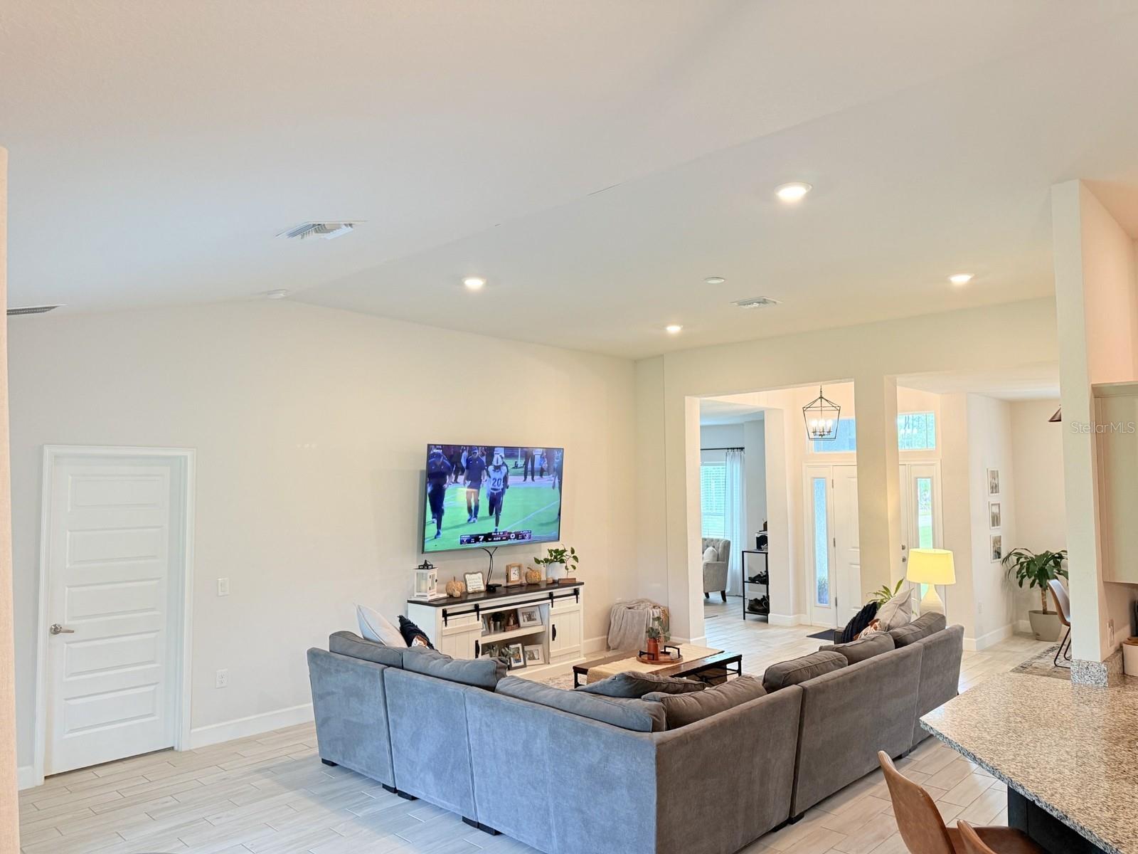3405 VIVIAN RD — photo 9