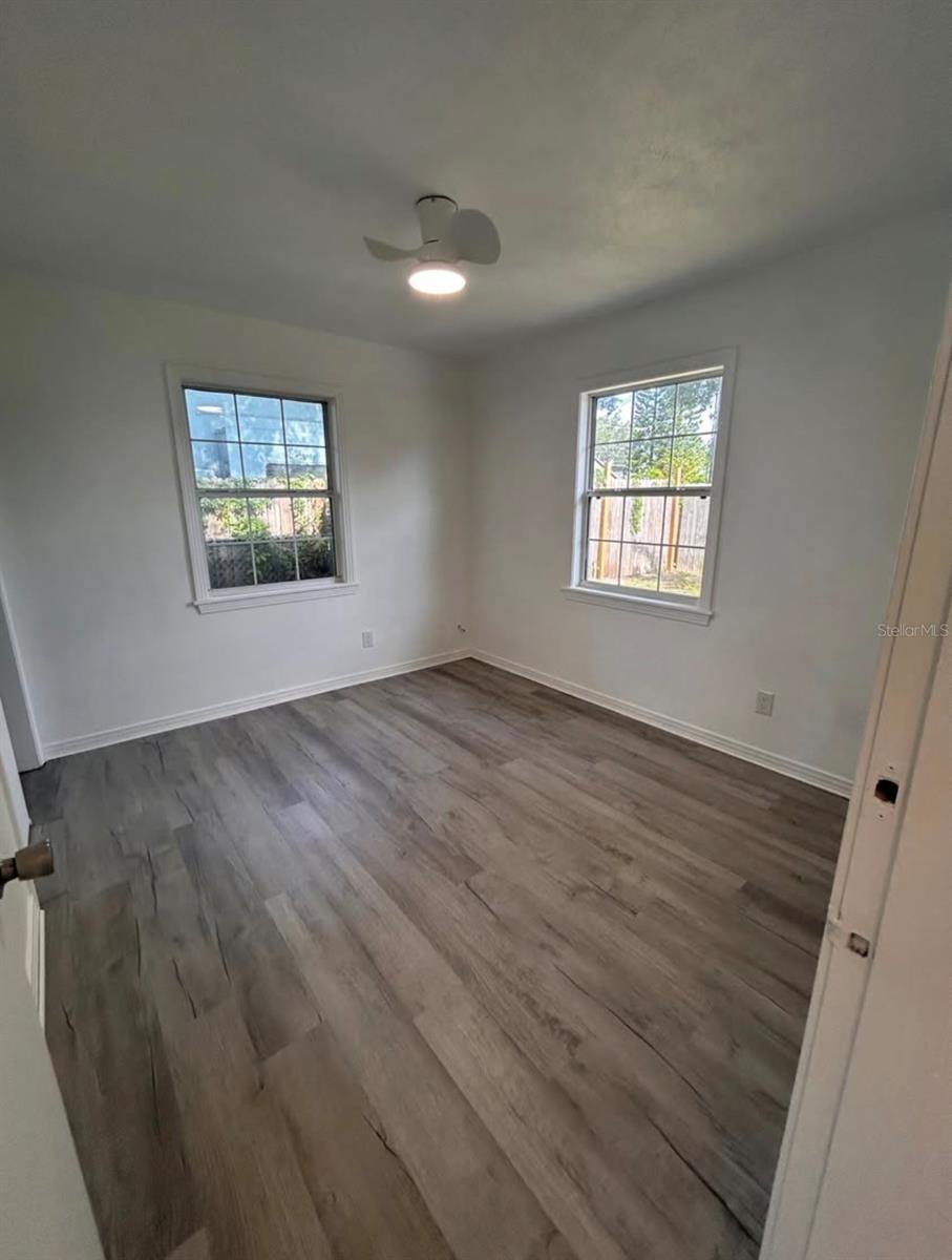 2825 LOUISE ST — photo 10
