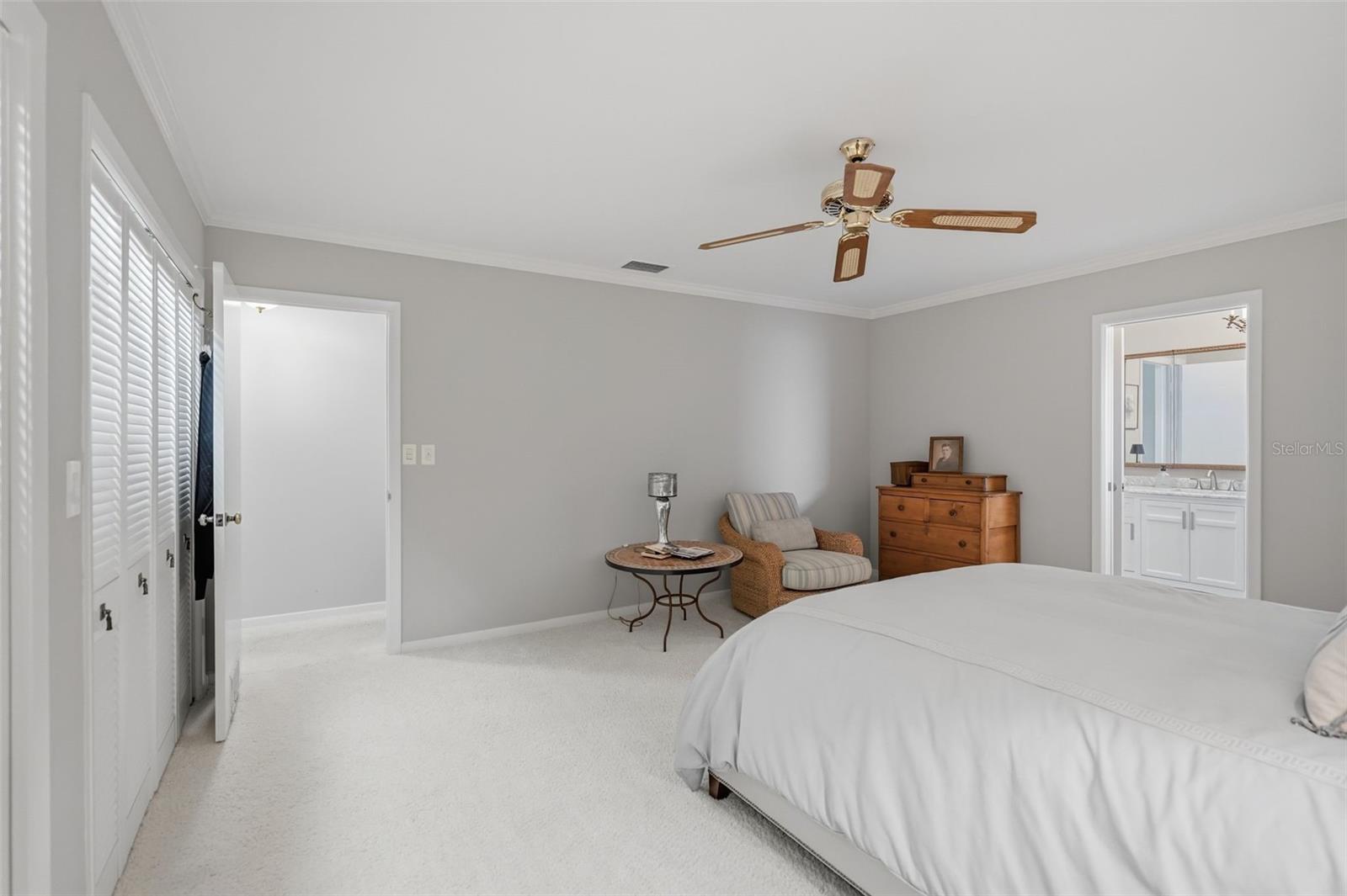 5108 BRITTANY DR S #1008 — photo 32