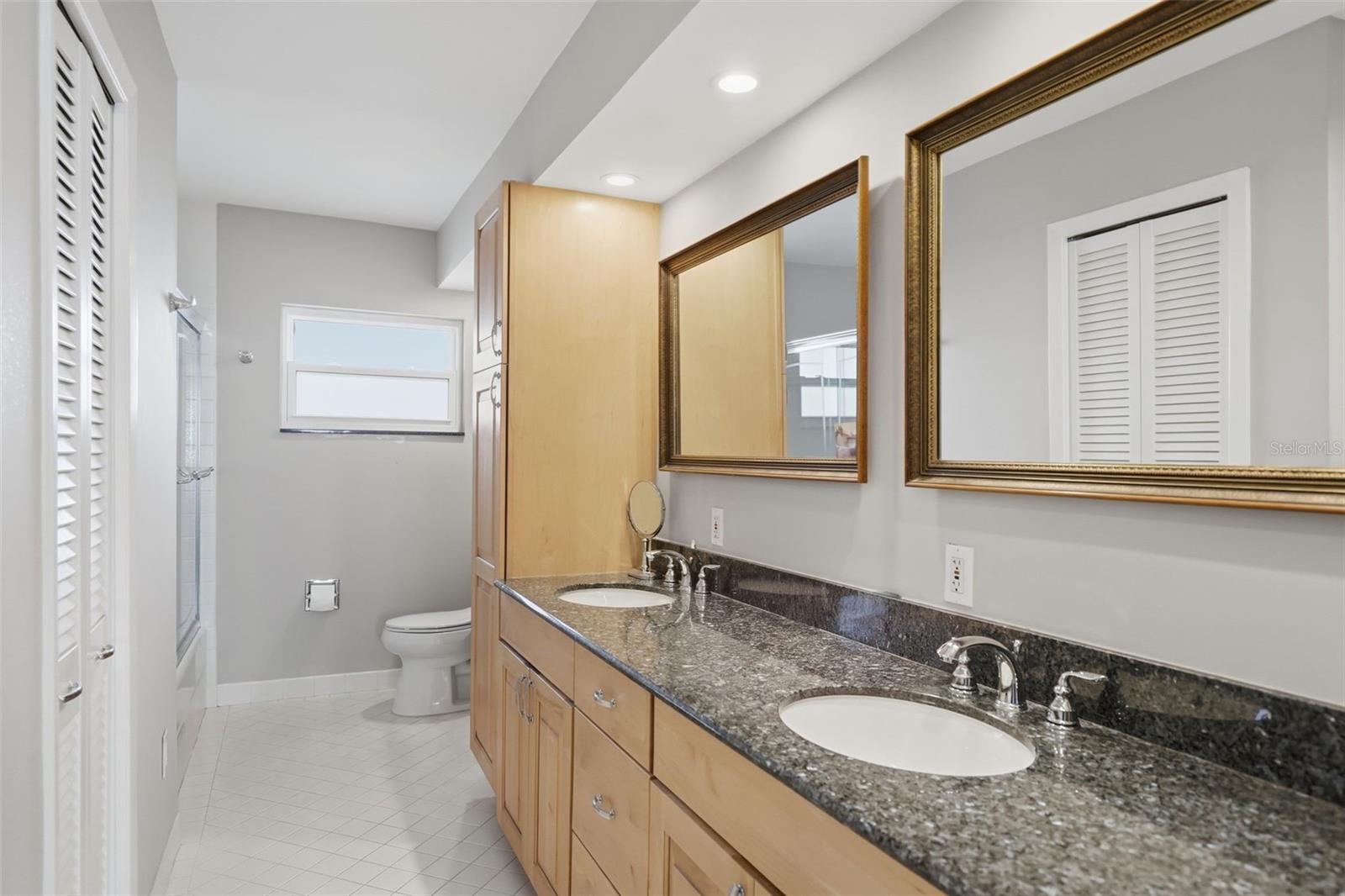 5108 BRITTANY DR S #1008 — photo 37