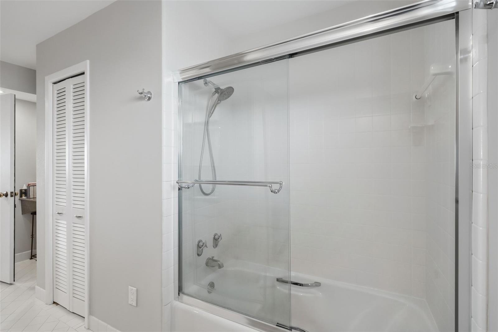 5108 BRITTANY DR S #1008 — photo 38