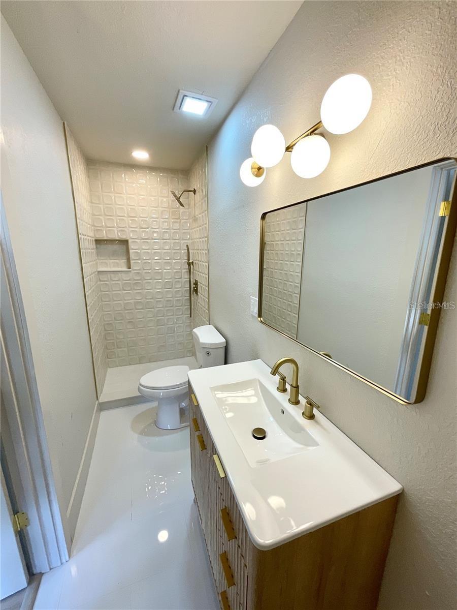 644 MANOR DR W — photo 11