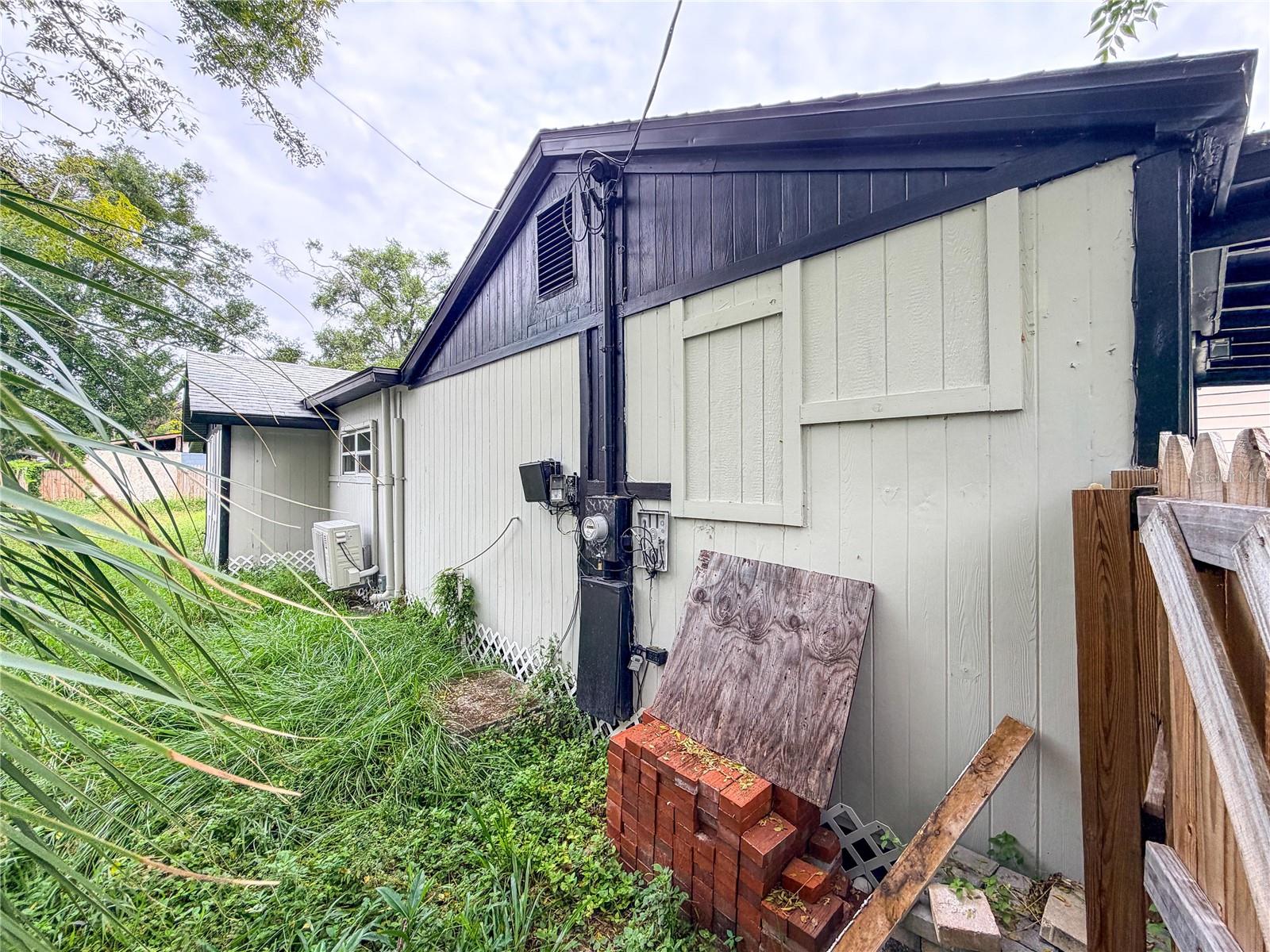 8308 N MULBERRY ST — photo 2