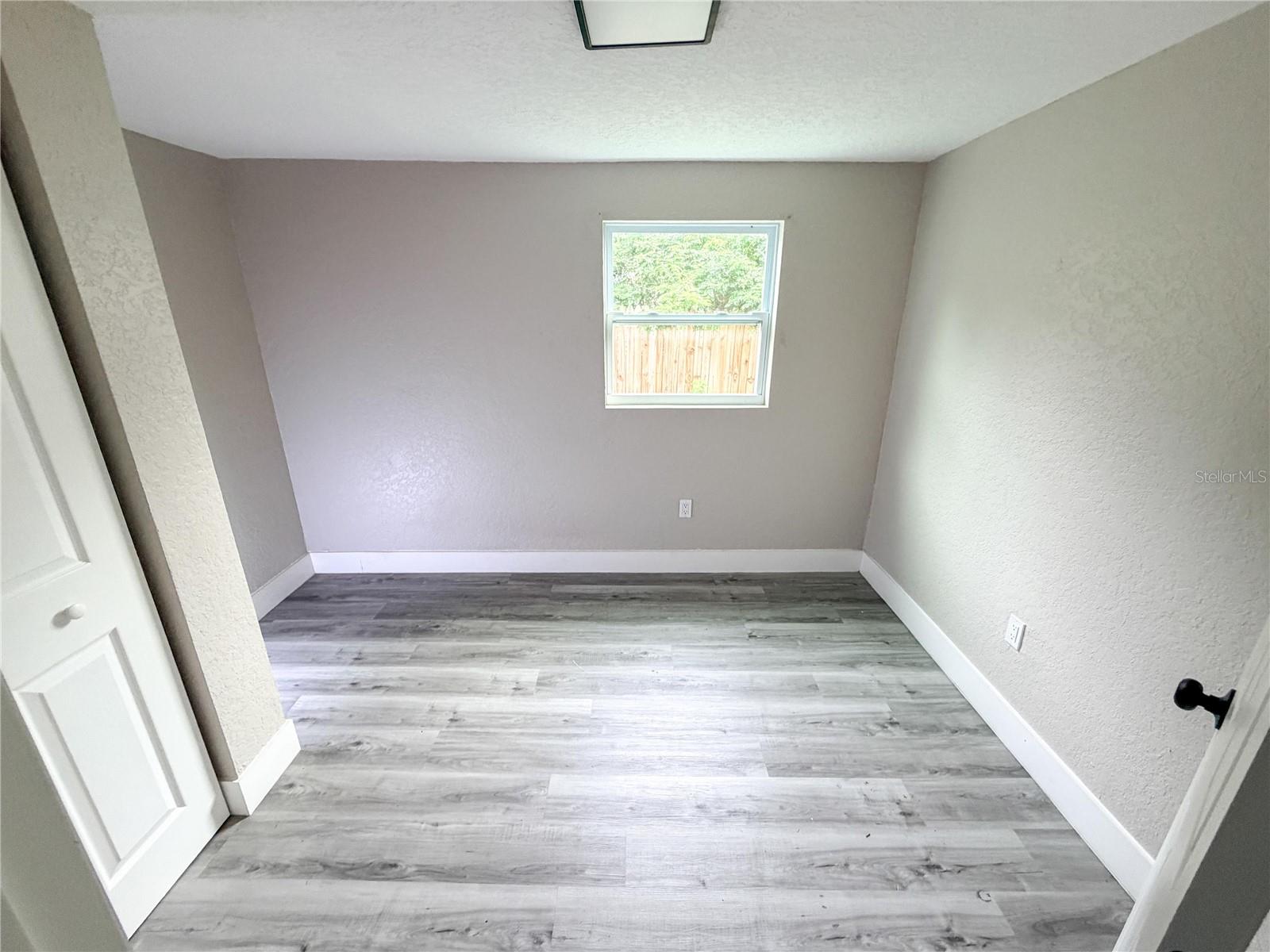 8308 N MULBERRY ST — photo 12
