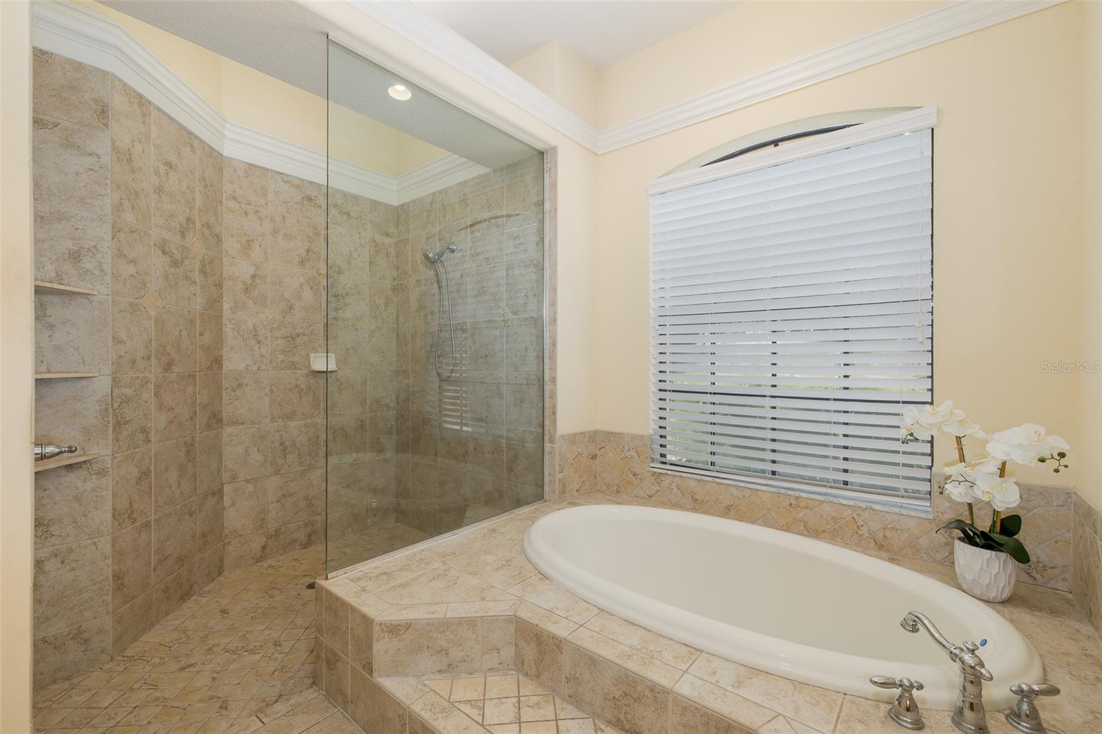 10640 PONTOFINO CIR — photo 22