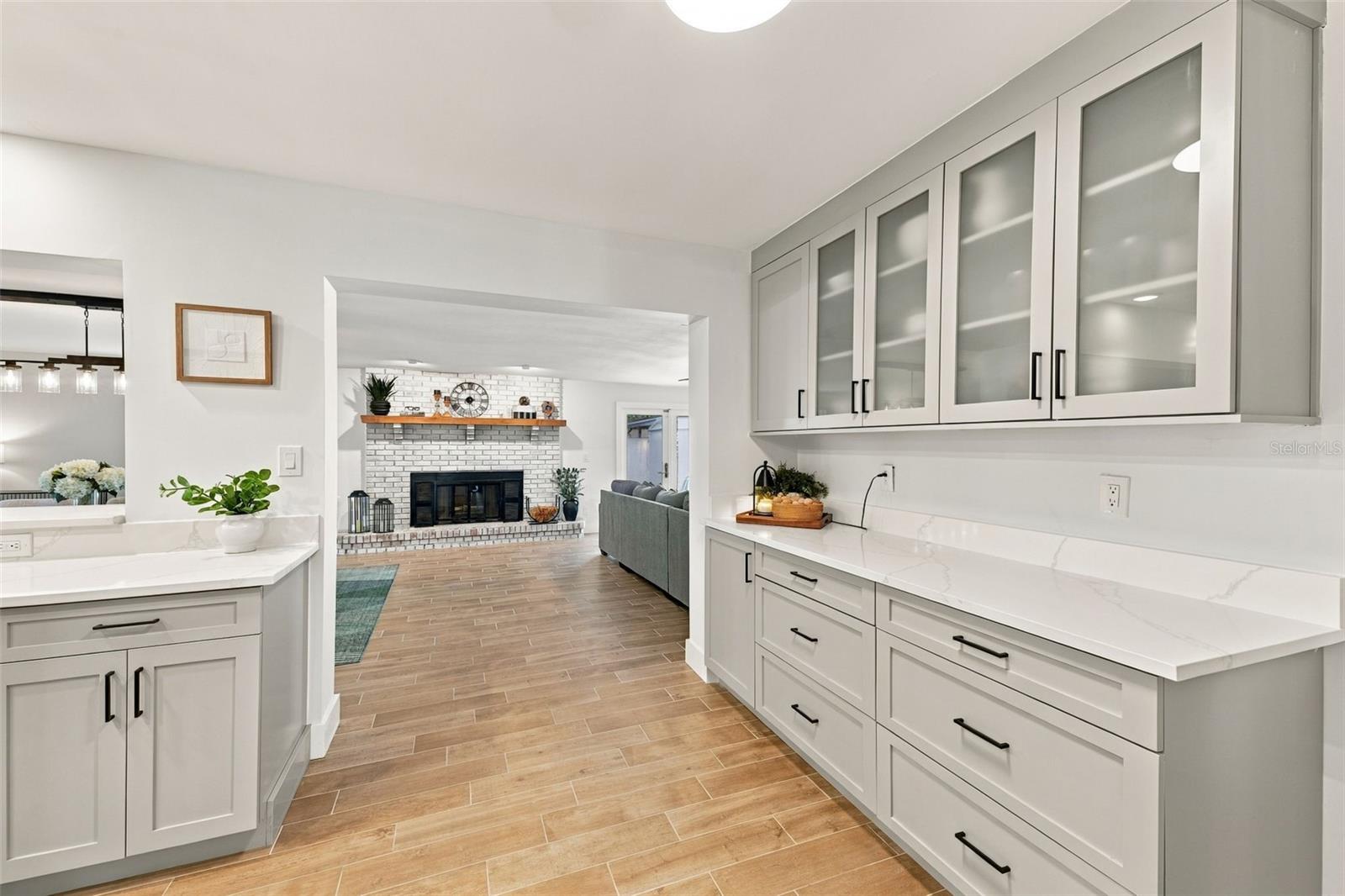4318 HELENA ST NE — photo 5