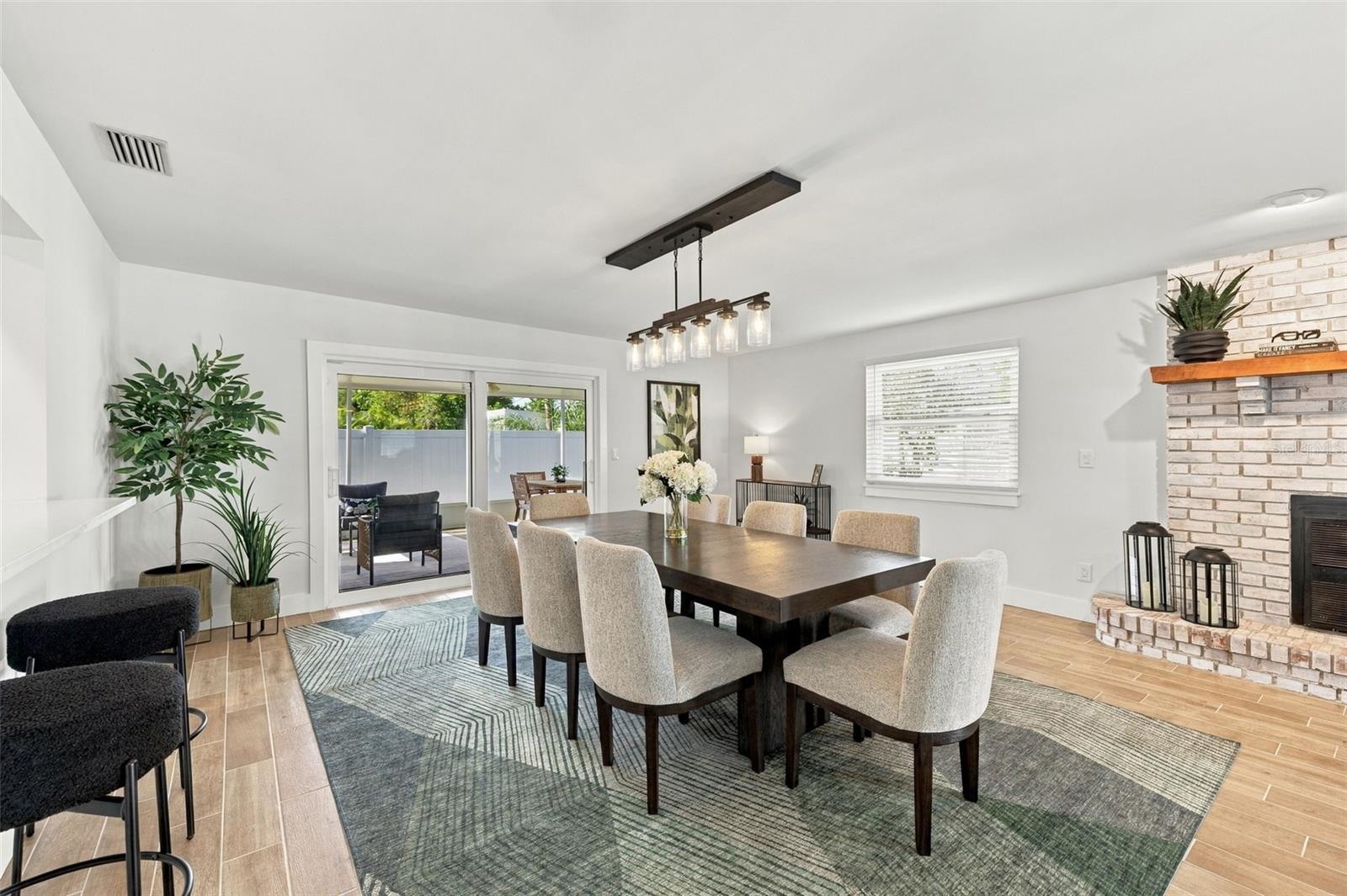 4318 HELENA ST NE — photo 13