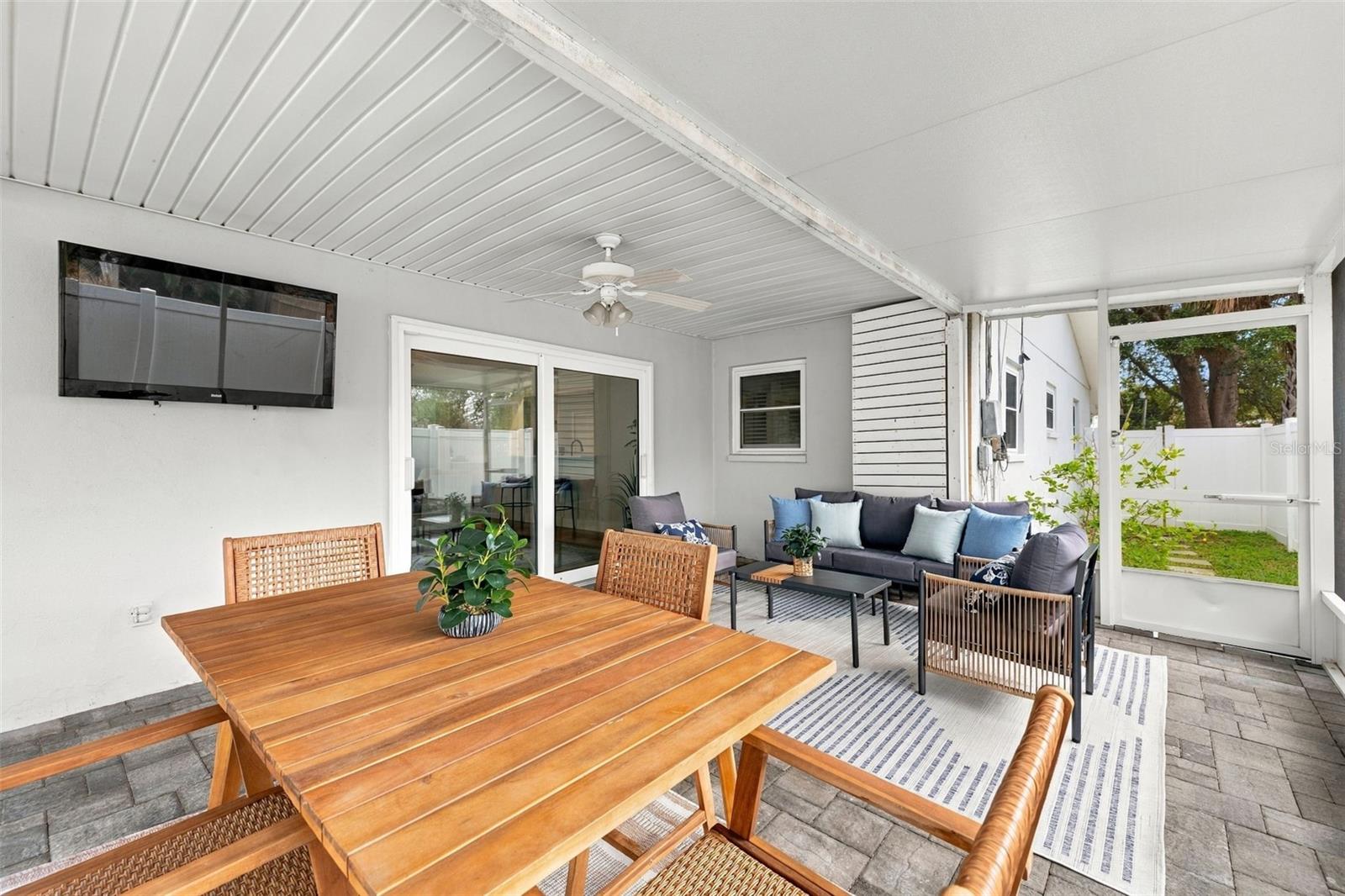 4318 HELENA ST NE — photo 20