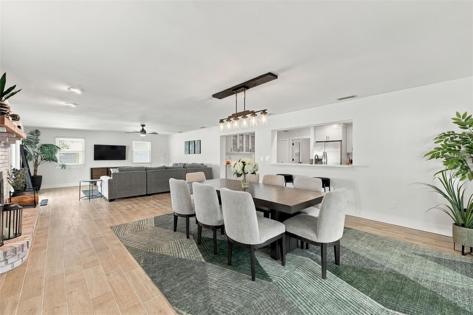 4318 HELENA ST NE — photo 15