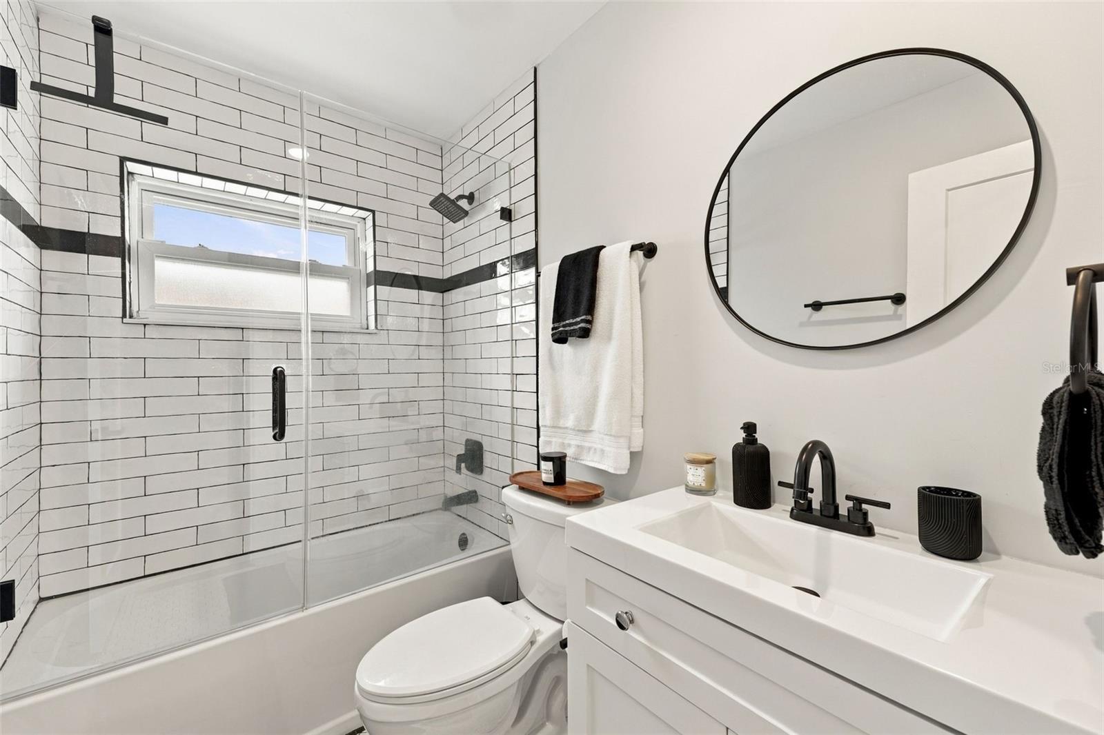 4318 HELENA ST NE — photo 28