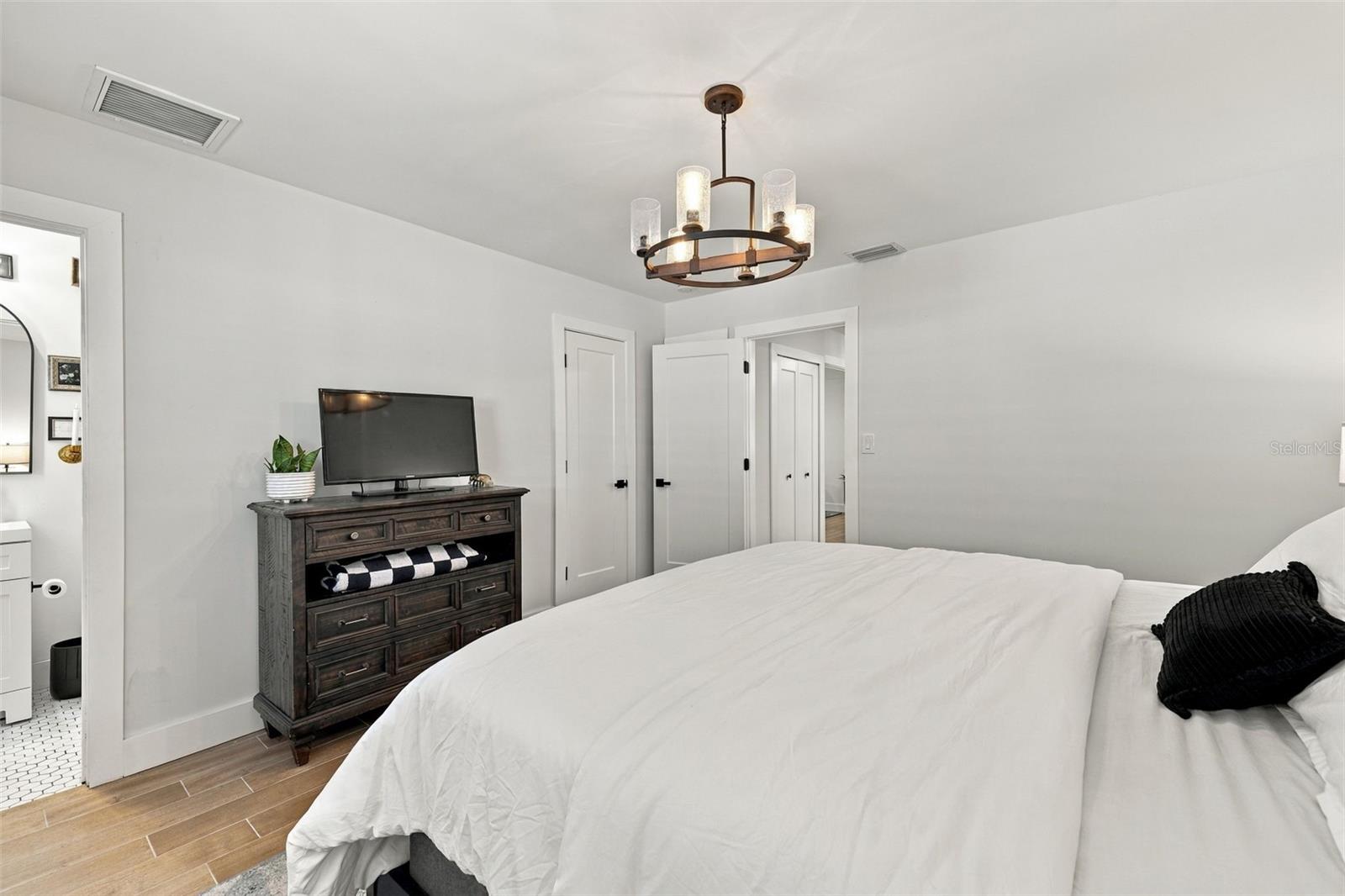 4318 HELENA ST NE — photo 23