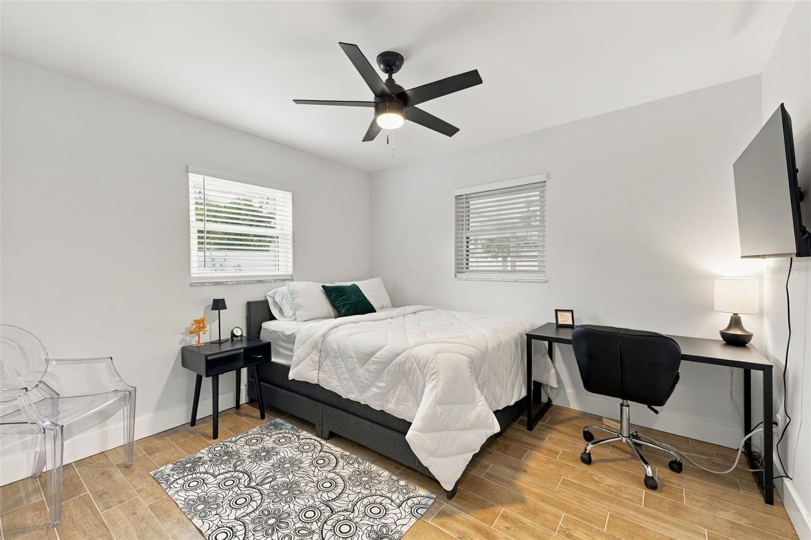 4318 HELENA ST NE — photo 27