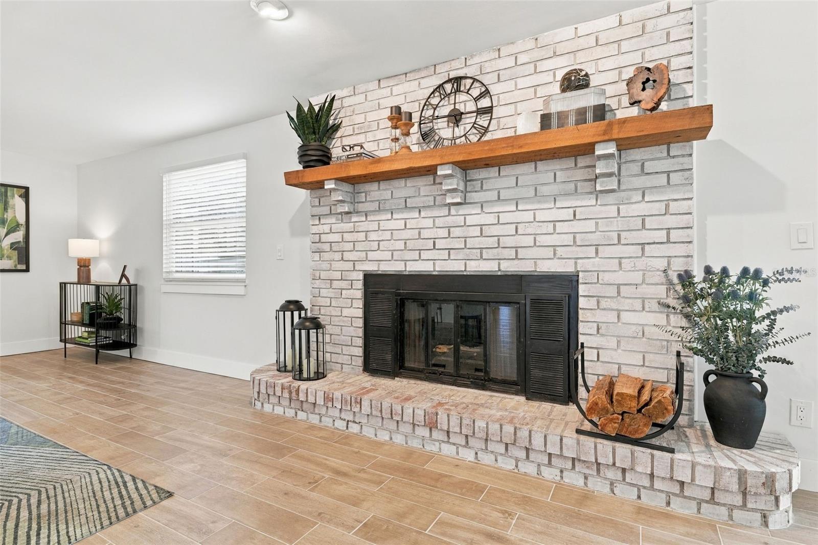 4318 HELENA ST NE — photo 12