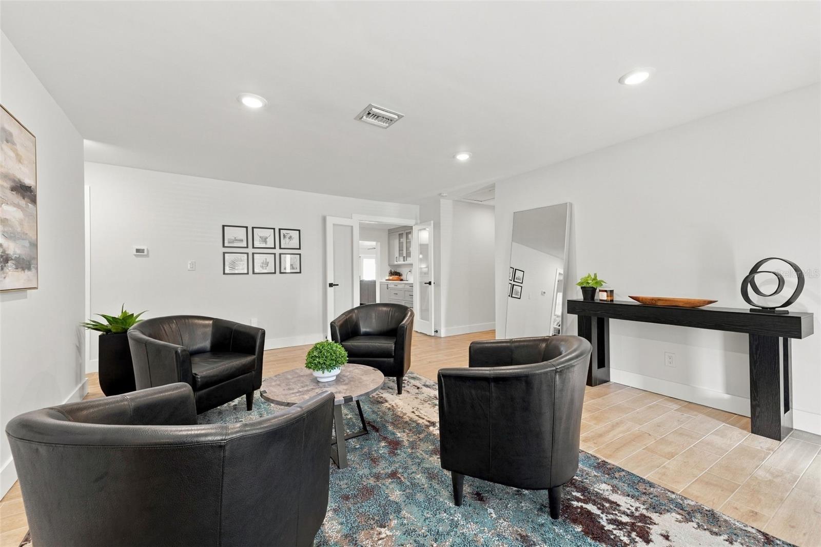 4318 HELENA ST NE — photo 21