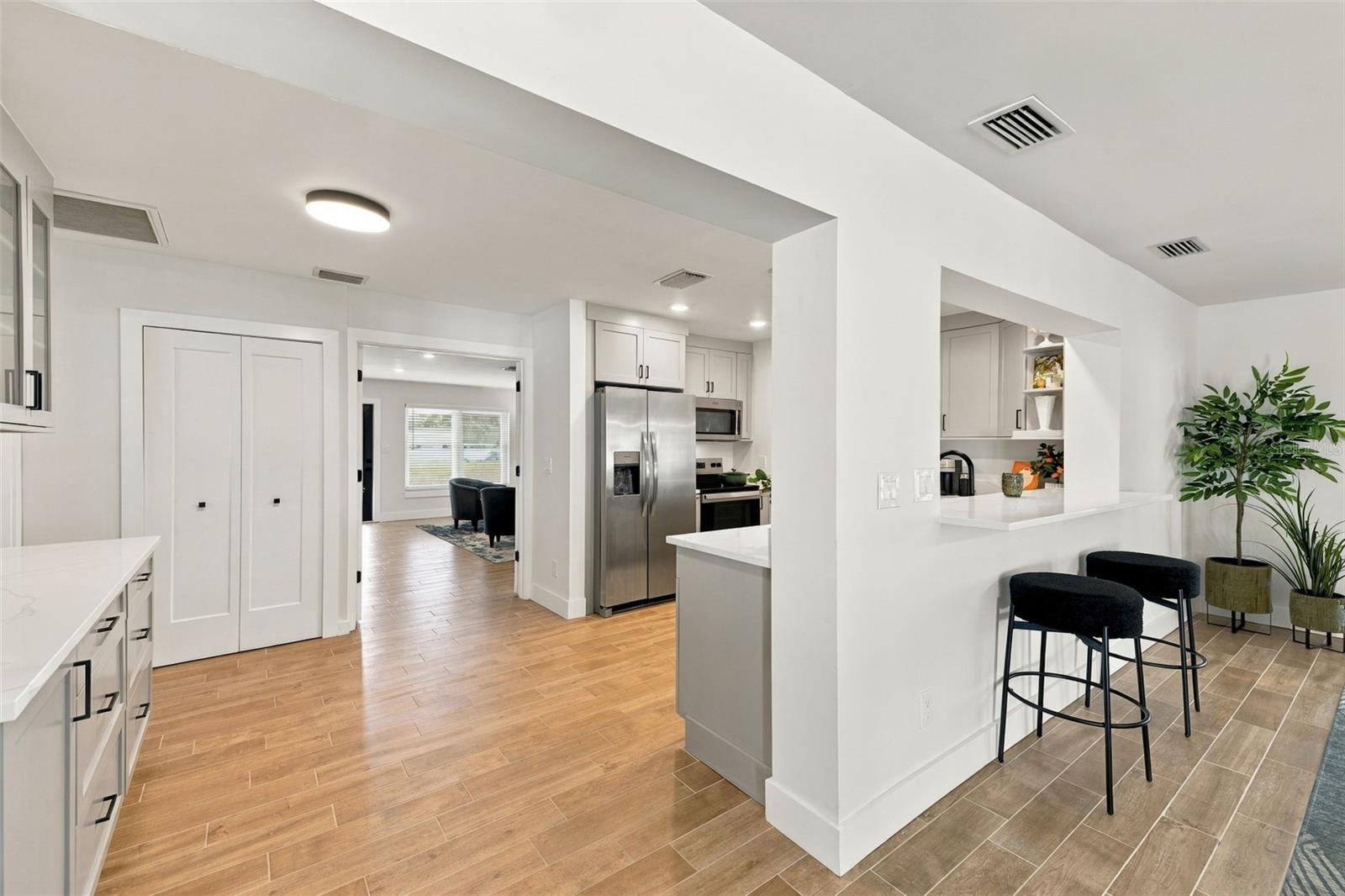 4318 HELENA ST NE — photo 11