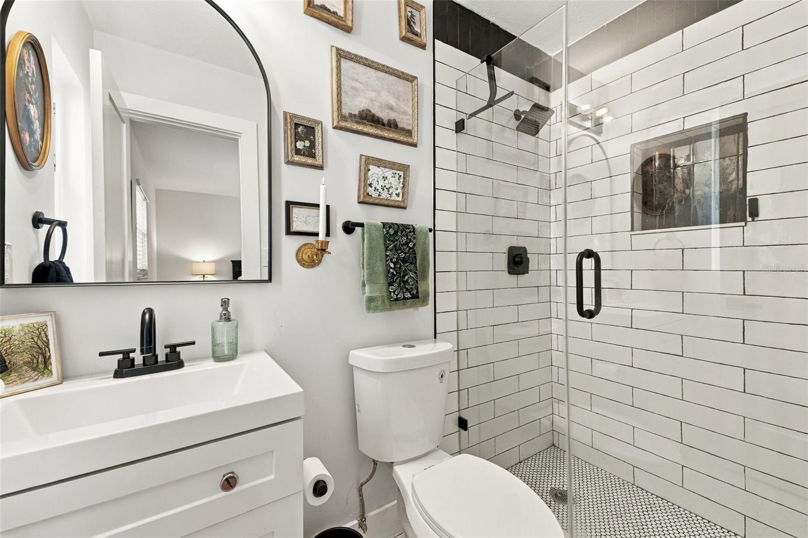 4318 HELENA ST NE — photo 26